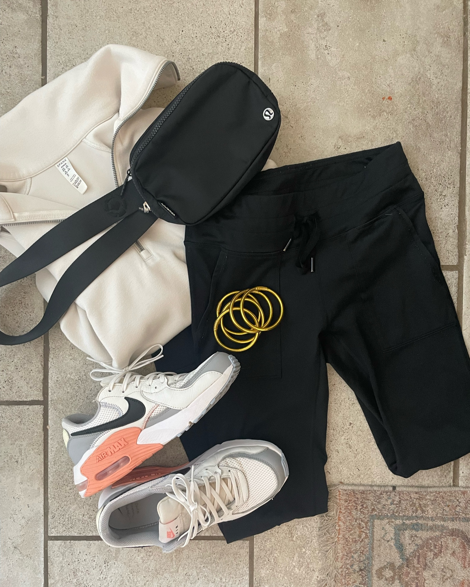 . They brought them back!!! These are so good. Between a jogger and a legging. Cuffs, pockets and come in lenghts 🙌🙌 I am wearing my normal medium and short length. So so good. 
.
#americaneagle #americaneagleoutfitters #aexme #joggers #leggings #casualoutfit #casualstyle 

#LTKsalealert #LTKSale #LTKfitness