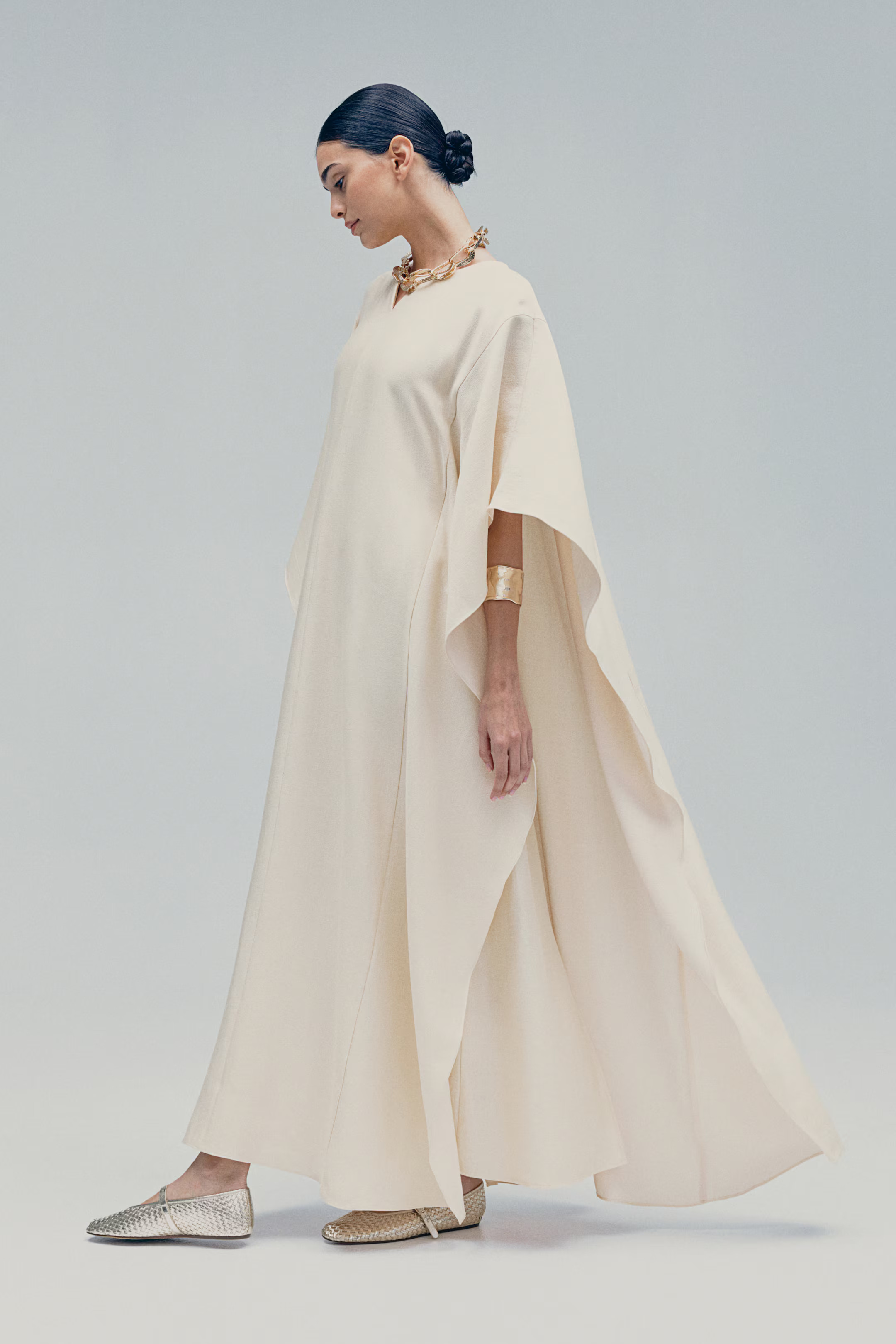 Shimmering kaftan dress | H&M (UK, MY, IN, SG, PH, TW, HK)