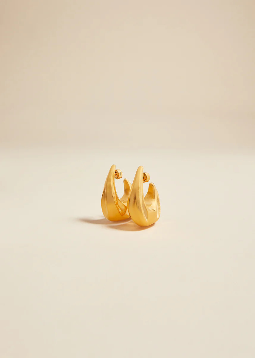 The Medium Olivia Hoop Earrings in Gold | Khaite