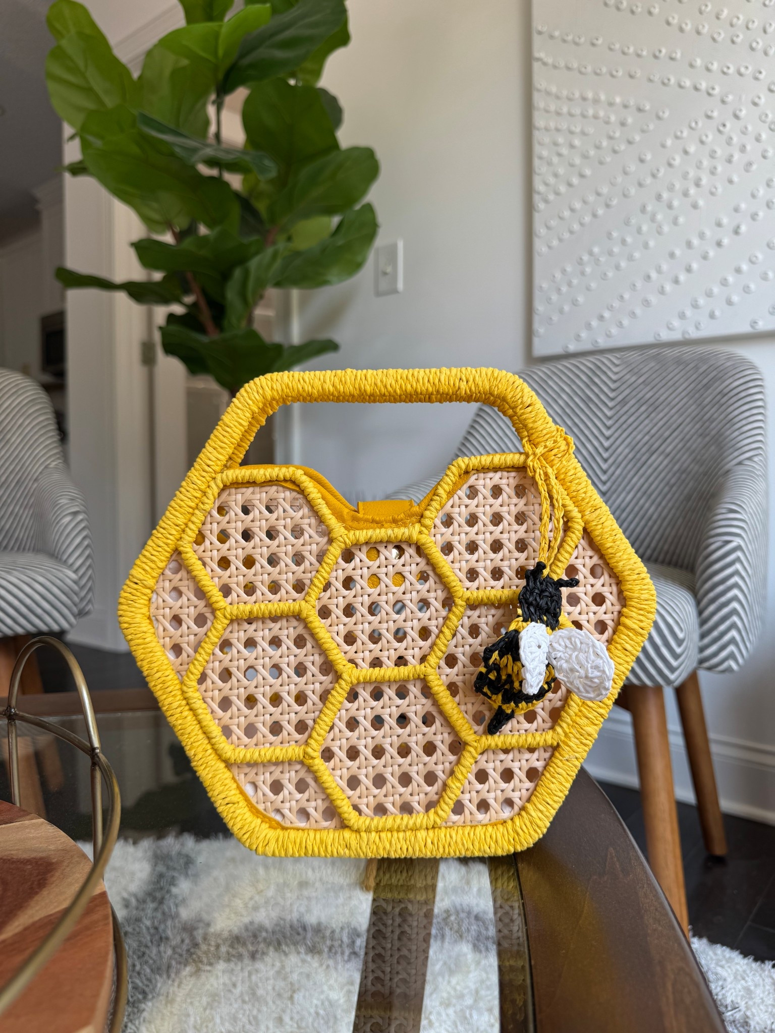 The cutest honeycomb bee bah for Summer!

Straw handbag, Summer clutch, Target

#LTKOver40 #LTKSeasonal
