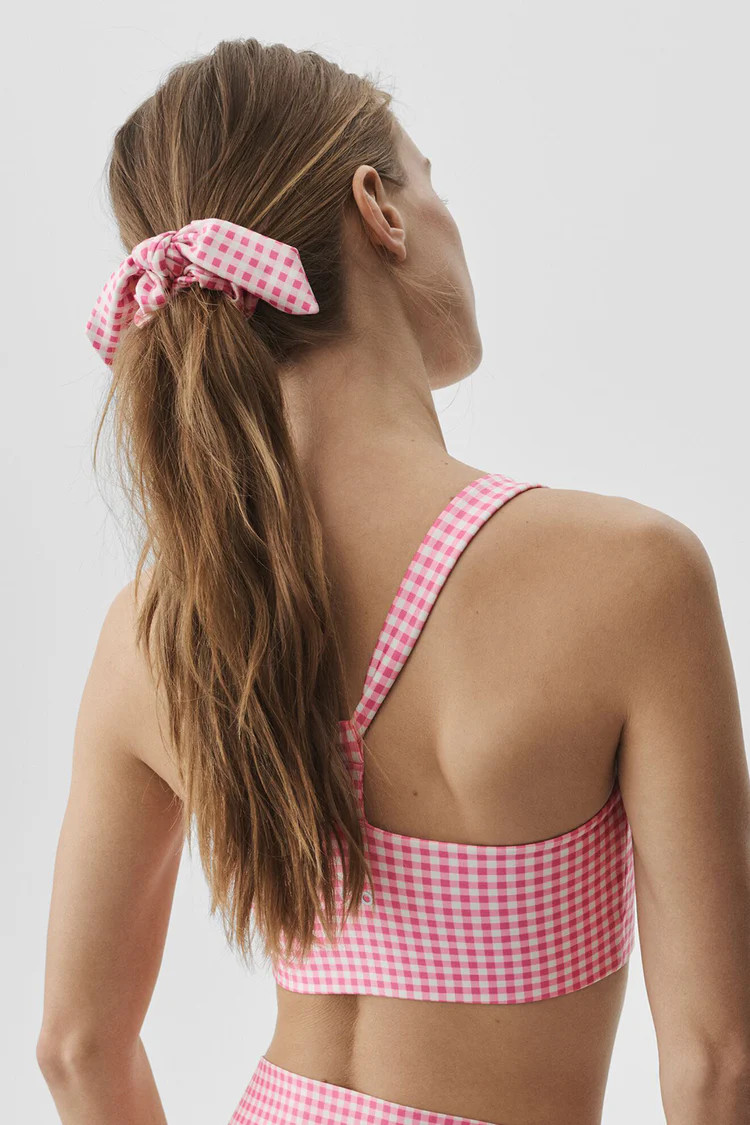 Airlift Gingham Rhythm Scrunchie | Alo Yoga