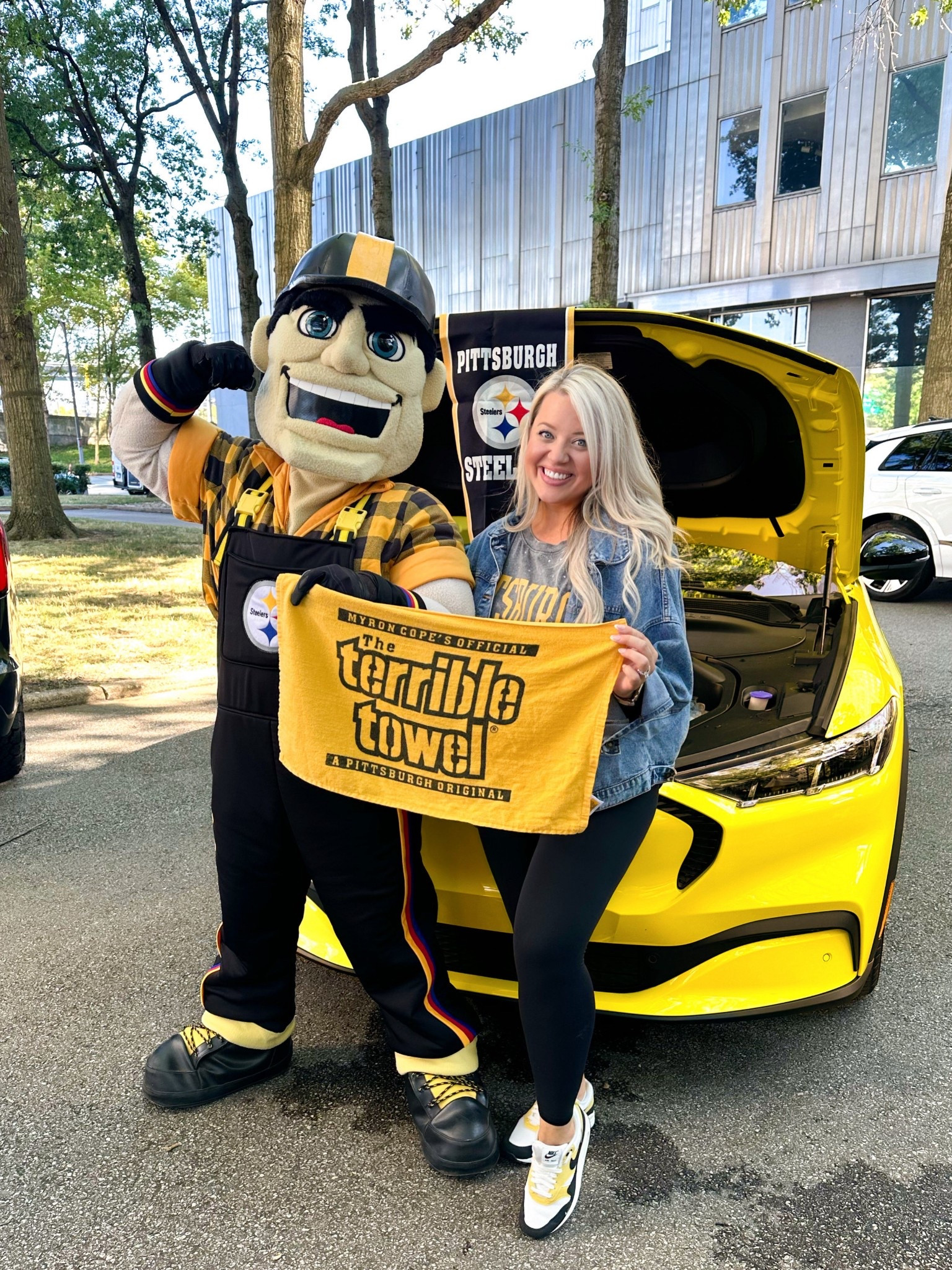 Living life in DRIVE 🚗🏈✨🙌🏼