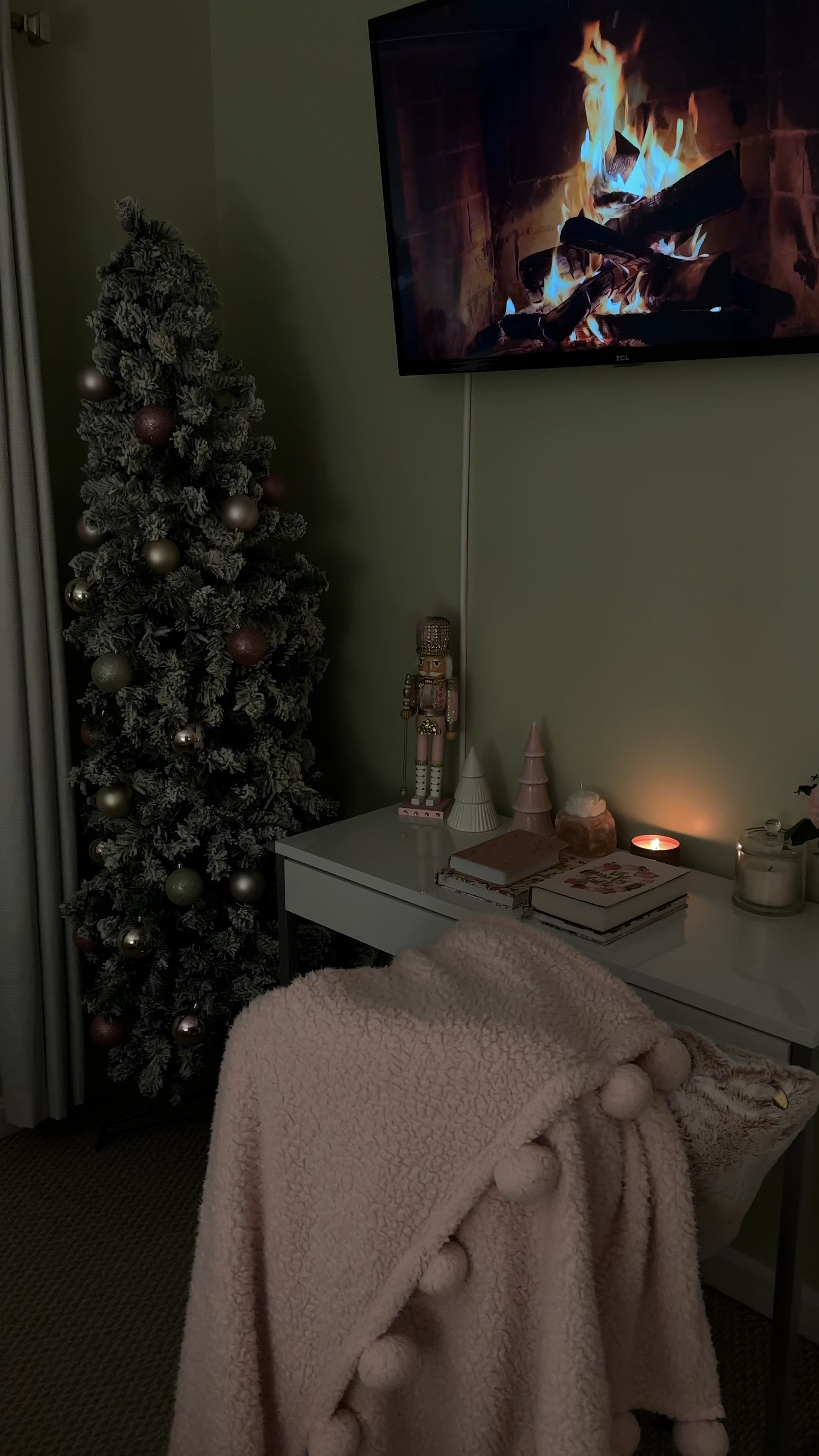 Pink cozy Christmas decor in my room 🎄💗

#LTKHome #LTKSeasonal #LTKHoliday