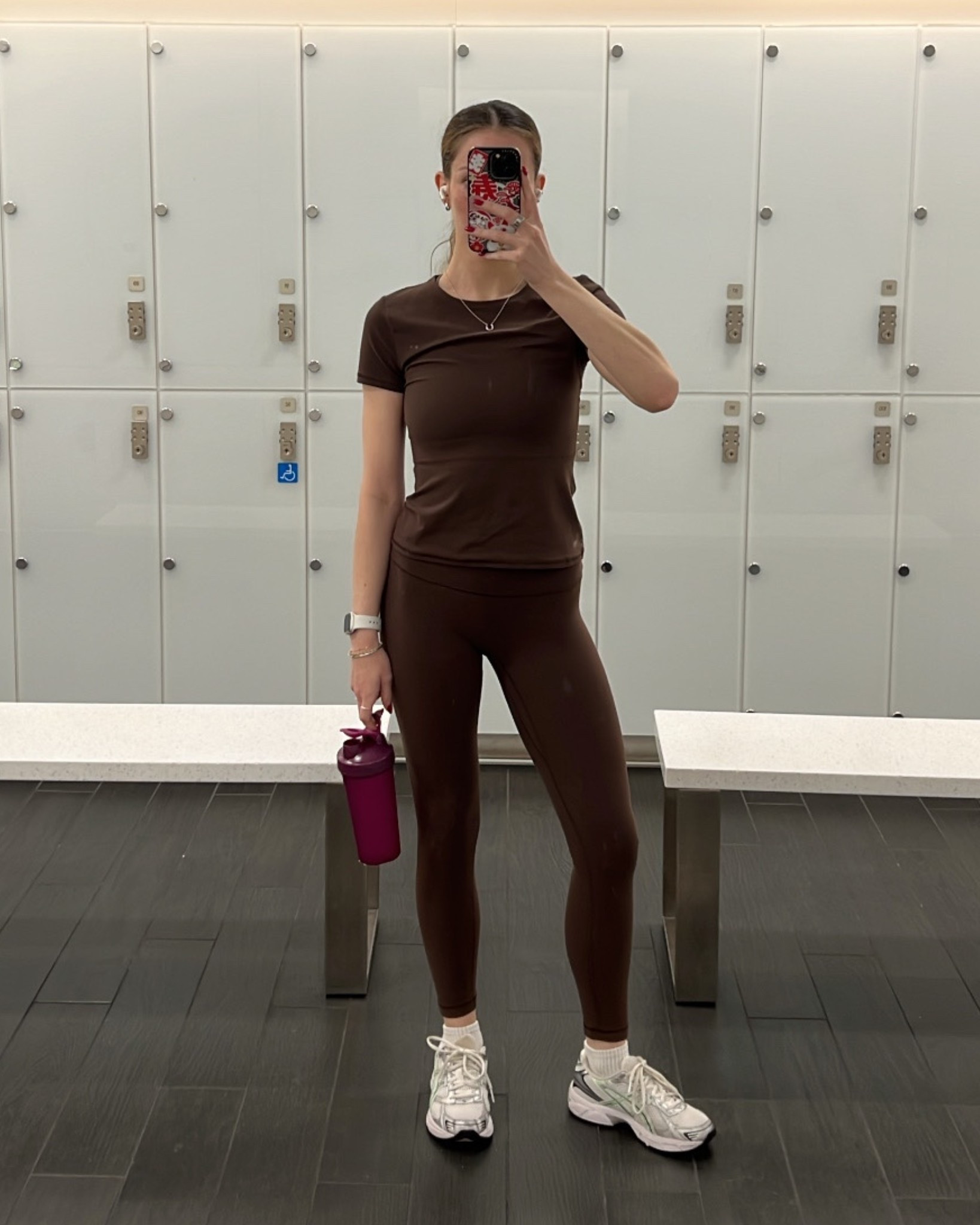 Workout set 
Aritzia leggings / brown leggings - size 6 
Workout top / brown shirt - size medium 

#LTKSeasonal #LTKActive #LTKFindsUnder100