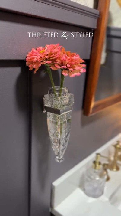 If an antique car vase isn’t on your vintage wishlist what are you waiting for?! 🥰

I didn’t even know these existed until one of them popped up on Secondhand Squad for sale! Immediately added to cart!
I thought I was going to hang it in my bathroom and put my toothbrush in it, but my toothbrush doesn’t fit! So it’s now the perfect little flower vase in our powder room for everyone who visits to enjoy!