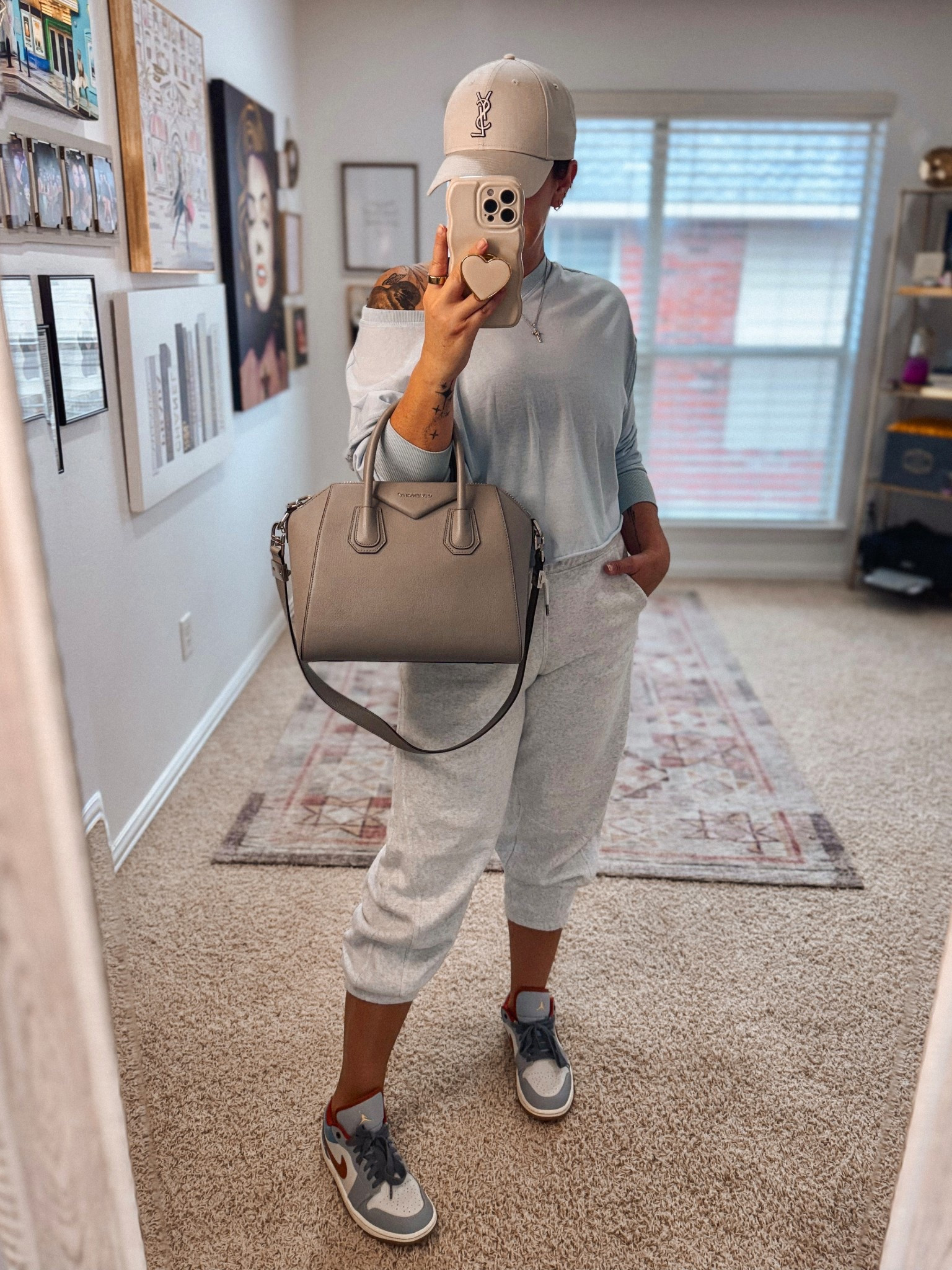 Casual Friday 🩵🩶


#LTKOver40 #LTKootd #LTKActive