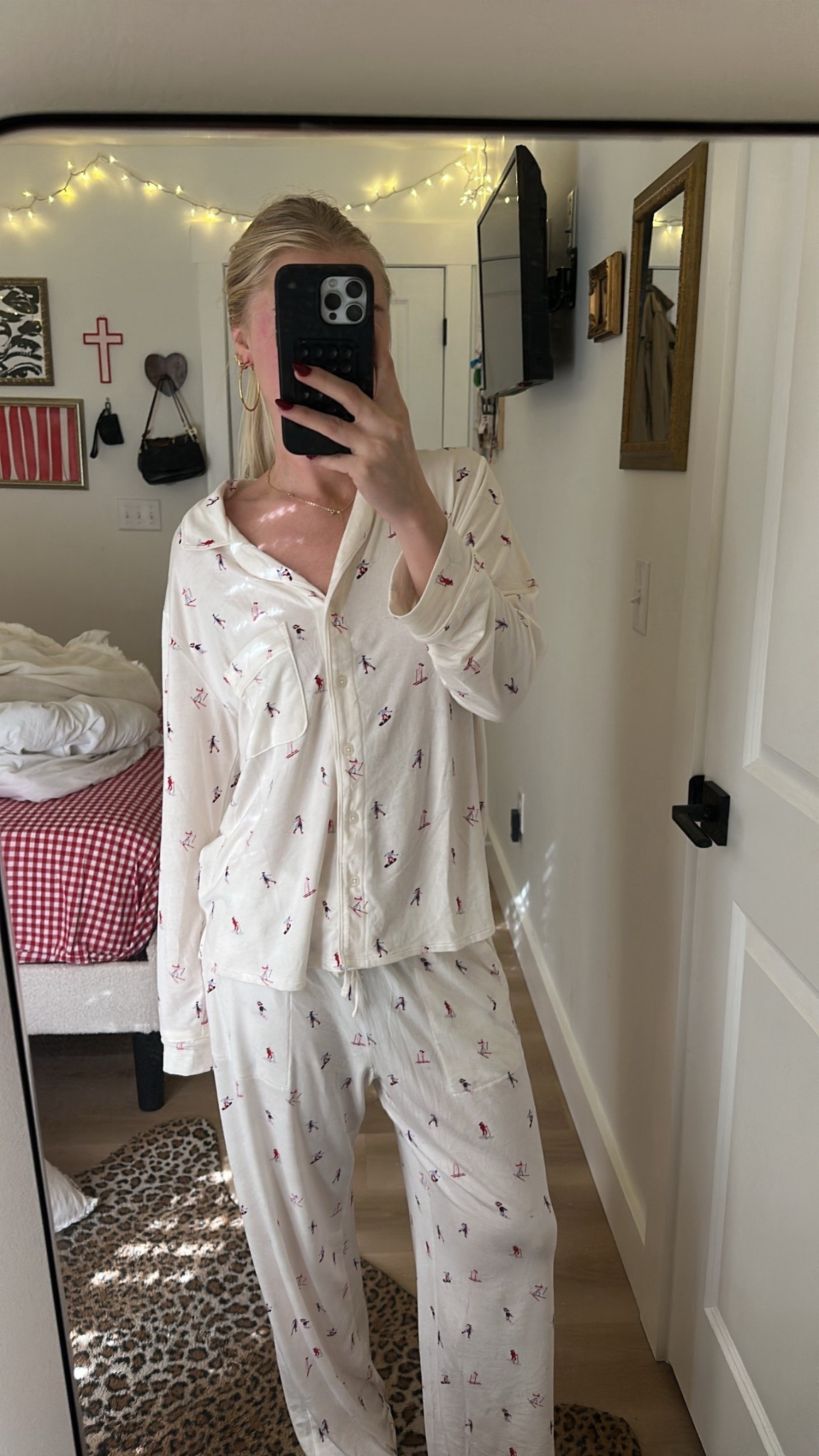 Christmas pjs

#LTKmorningroutine #LTKootd #LTKselfcare