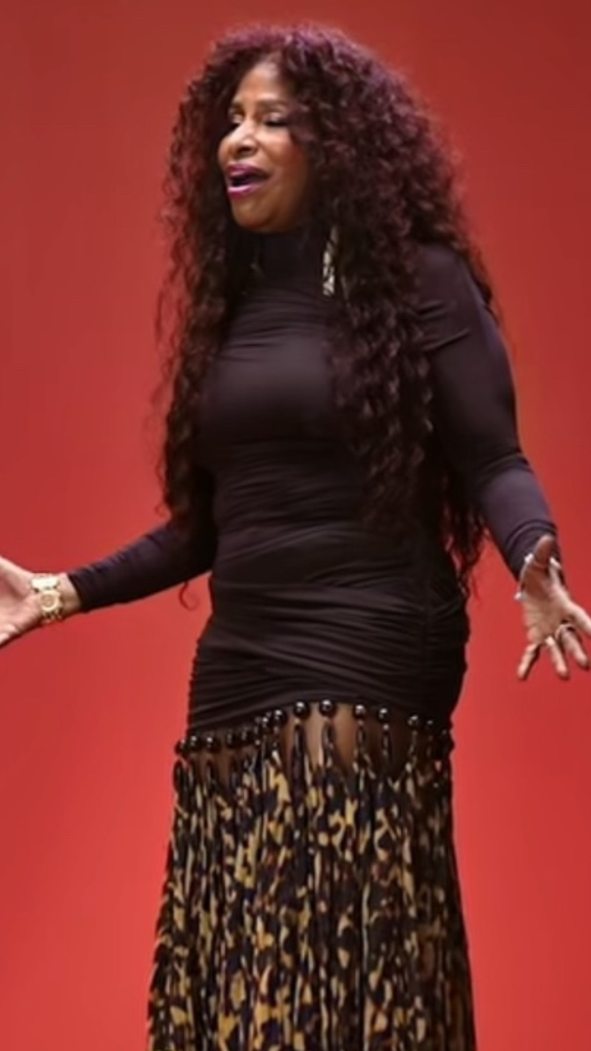 You ask, we answer! @sambakerthagram writes, “Dress deets please!!!” @chakakhan performed for @colorsxstudios wearing a $1,426 @christopher_esber droplet jersey gown. Hot! Or Hmm..?
Find a link to purchase in our bio! 
📸 @colorsxstudios 

#chakakhan #chakakhanfbd #chakakhanstyle #christopheresber #colorsxstudios