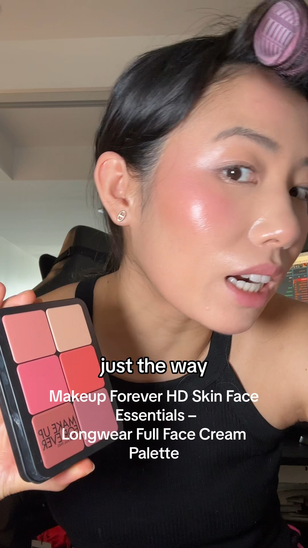 The only makeup palette you need for traveling! 