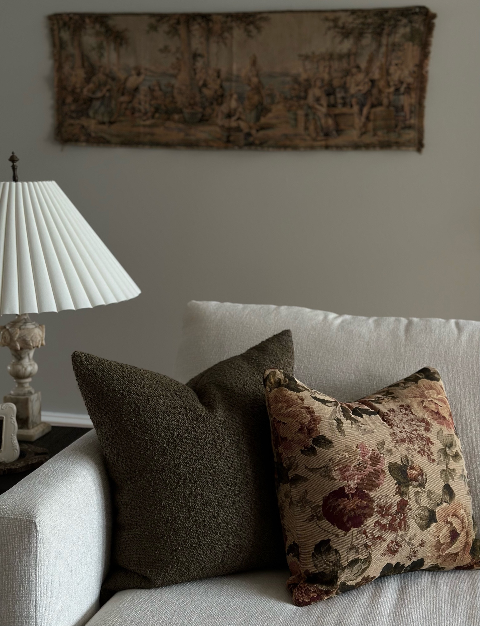 I’m obsessed with this tapestry pillow 😍

#LTKhome