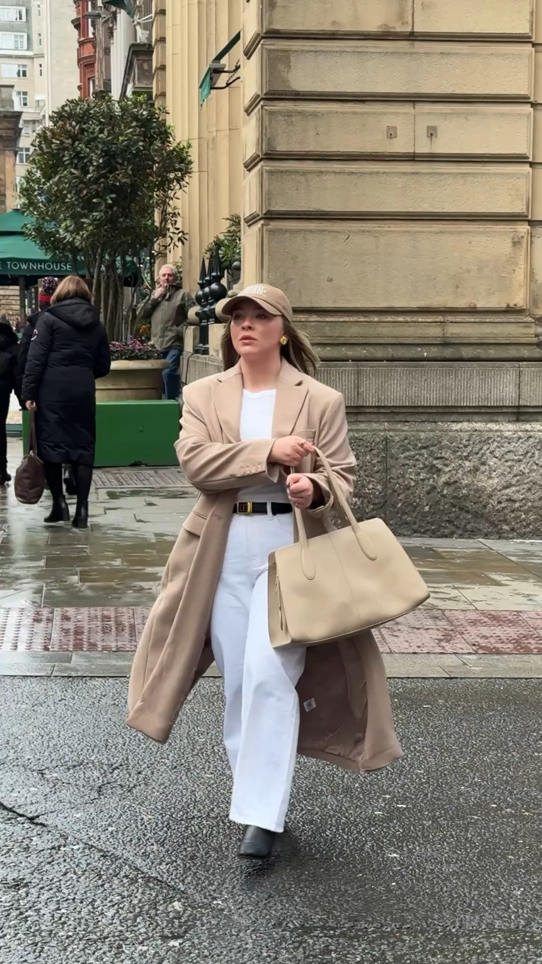 drizzly weekends in the city 🌧️

I’ve been on the hunt for non wide leg white jeans so ages that are suitable for midsize / thick thighs - the struggle has been real but they were under my nose by my fav jean brand all along! I’m wearing a 31 short in the curve love range (you get extra inches in the hips and leg👏🏻) 

Jacket is old Because of Alice 

#LTKpetite #LTKmidsize #LTKspring