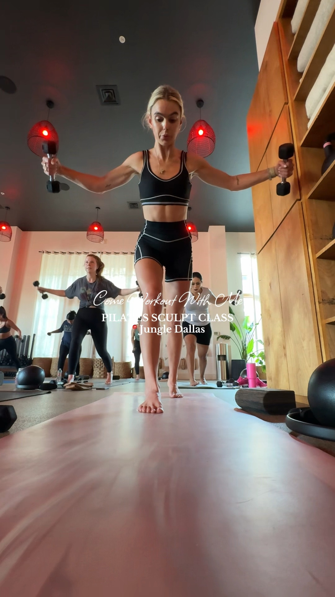 The cutest Alo-inspired set 🤍🖤

#pilates #workoutset #pilatesoutfit #athleisure

#LTKFindsUnder50 #LTKActive #LTKSaleAlert