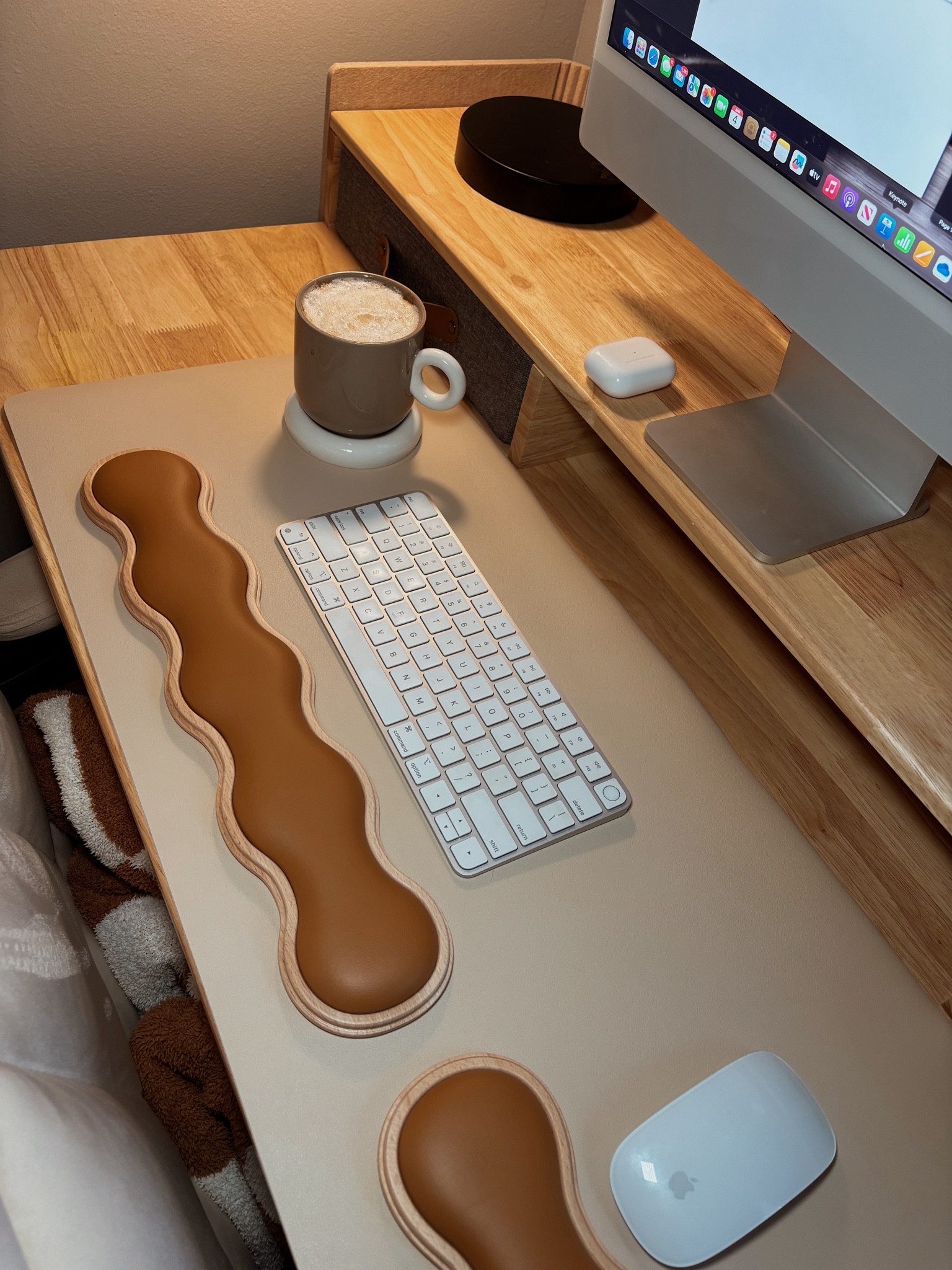 Home office set up for the neutral girlie 👏🏻🤎

#amazonfinds #amazonhome

#LTKHome #LTKSaleAlert #LTKU