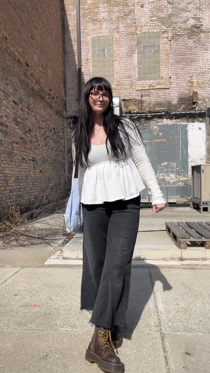 🦢 
•

•

•

•

#outfitideas #ootd #fashionblogger #instadaily #styleblogger #styleinspo #styleinspiration #outfitinspo #outfitinspiration #altfashion #freepeopleaesthetic #freepeoplestyle #midweststyle #tumblraesthetics #tumblr #pinterest #drmartensstyle #drmartens #baggu