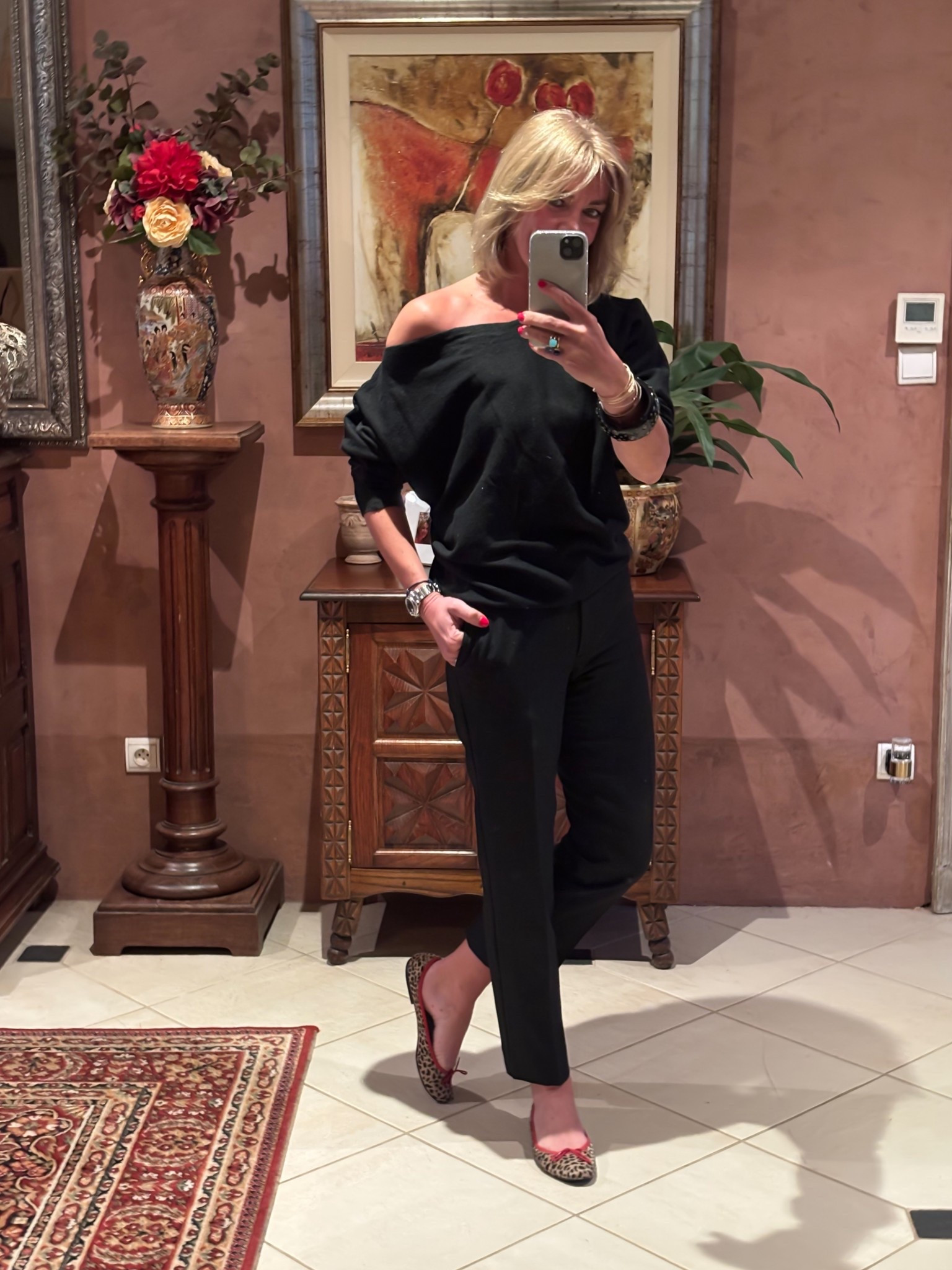 Simples in all black 🖤
.
#simplestyle #mymidlifefashion #outfitideas 

#LTKover50style #LTKdatenight