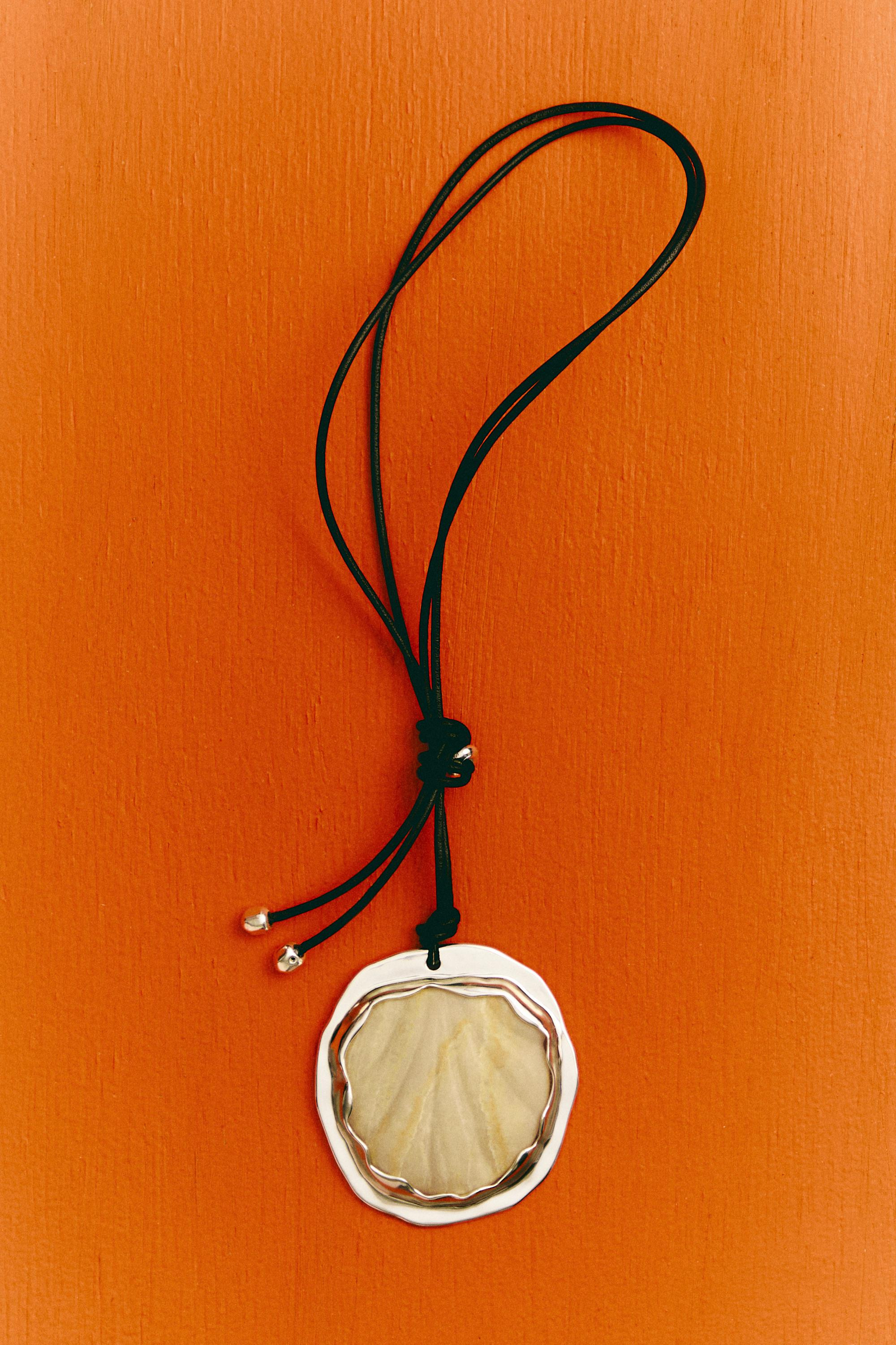 Shell and stone pendant necklace | Massimo Dutti UK