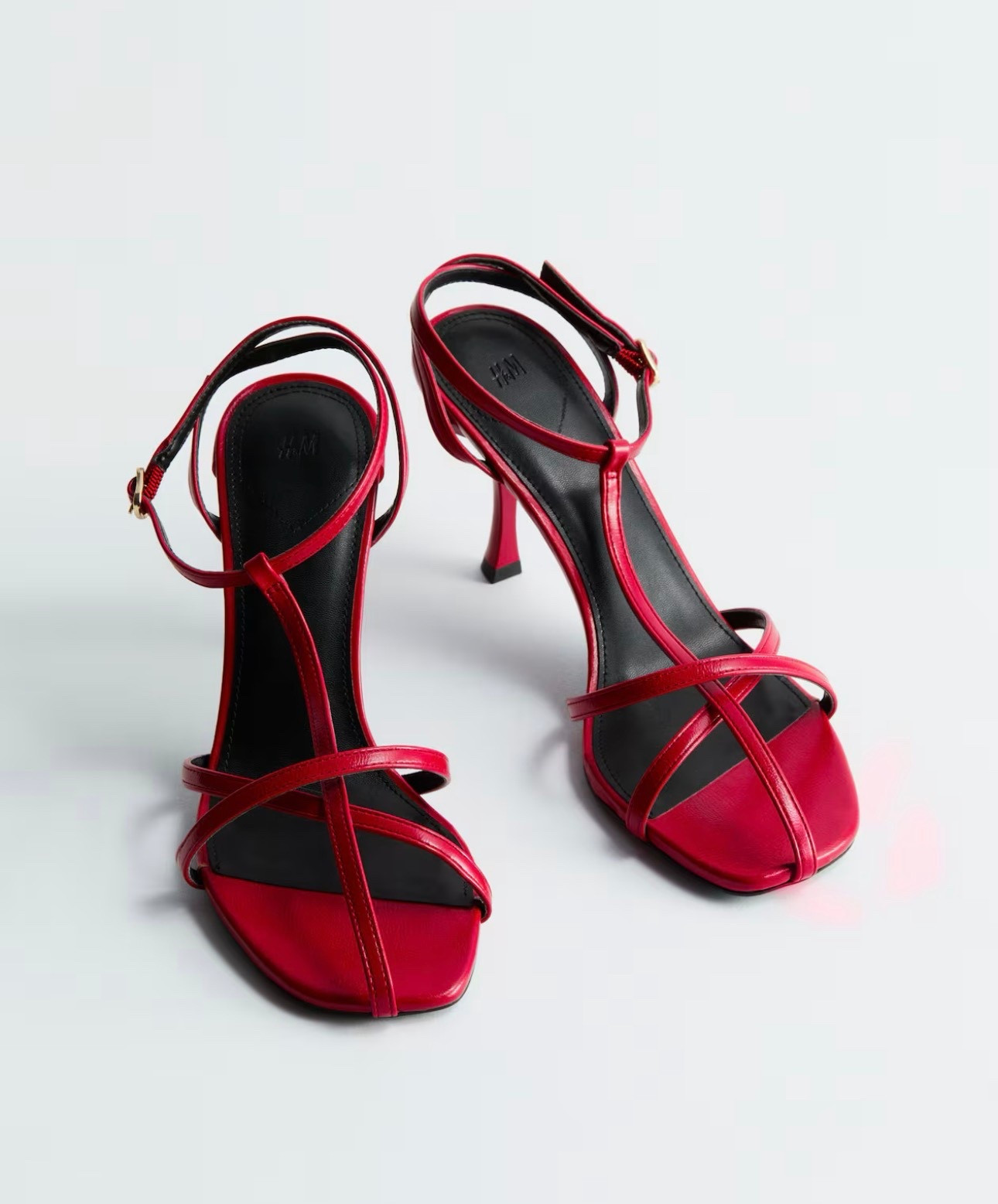 Obsessed! 

#red #sandals #spring @hm