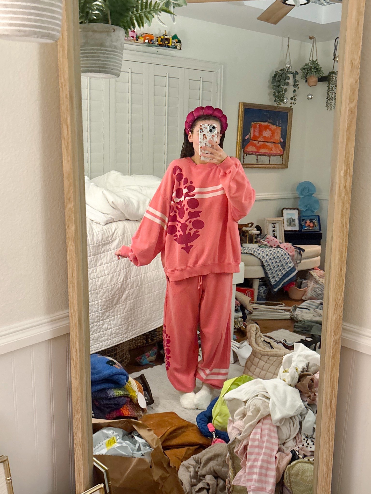 This is the Free People All Star Logo Pullover and Sweatpants! I’m wearing an XS in both. It’s from last December so they don’t have this color way anymore but I’m sure it’s on a Depop, Poshmark, etc. I linked similar/ same ones different colors! 

#LTKSaleAlert #LTKCyberWeek #LTKPetite