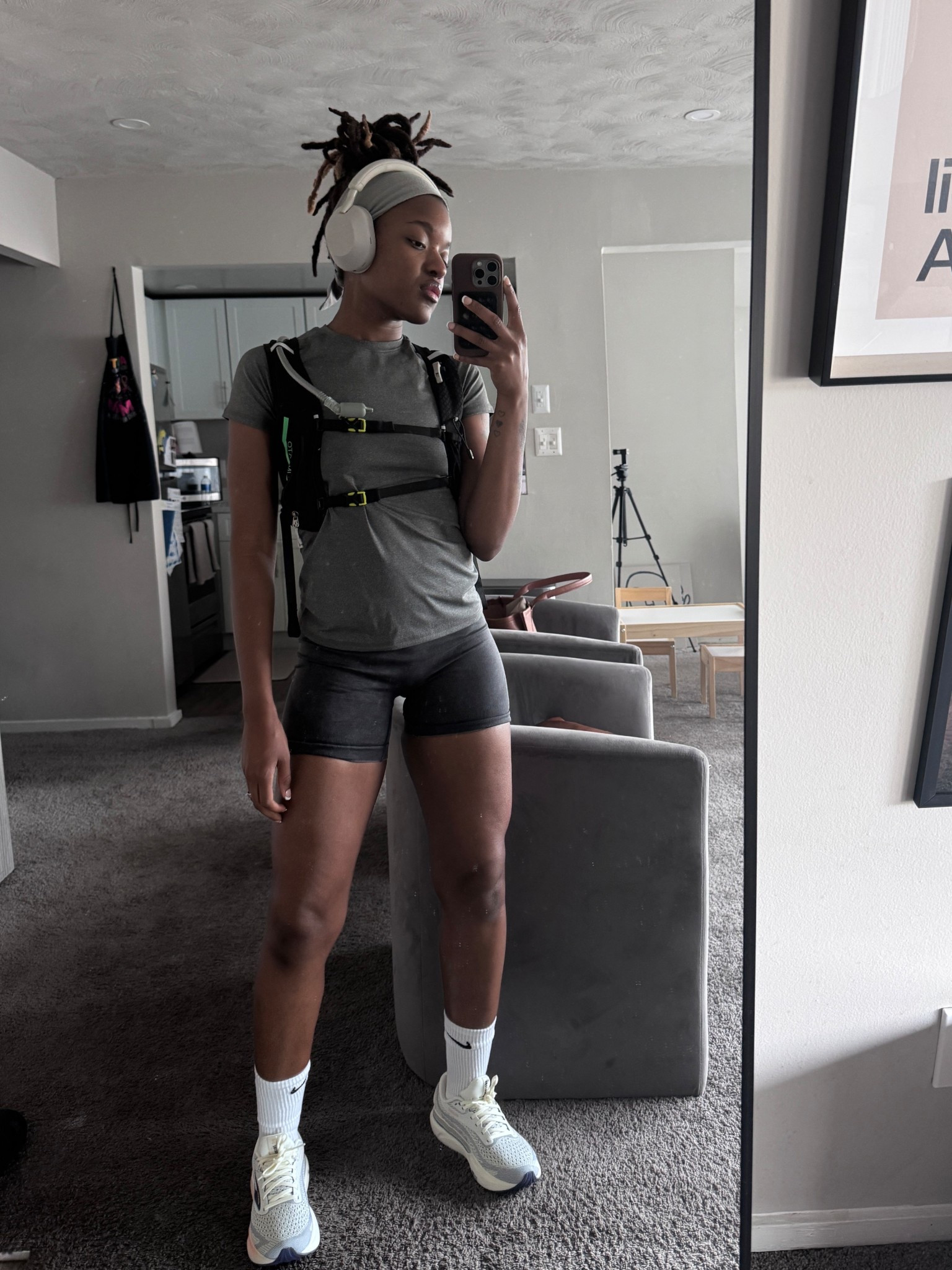 let’s go for a hot mom jog, shall we!

Walking outfit
Hydration vest
Running shoes
Outdoor workout 
Brooks running 

#LTKShoeCrush #LTKActive #LTKFindsUnder100