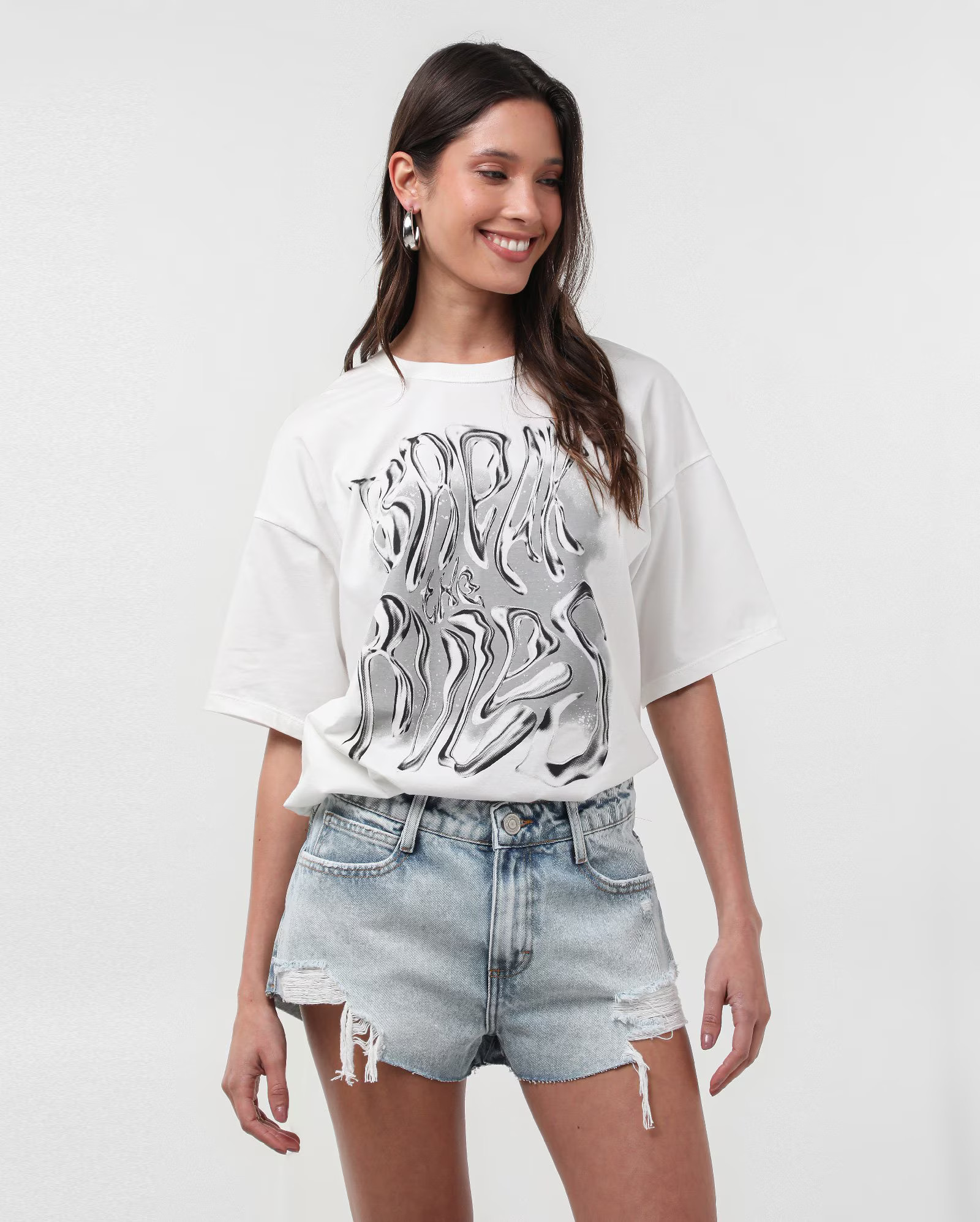 Short jeans feminino destroyed amplo denim claro | Pool Jeans | Riachuelo (BR)