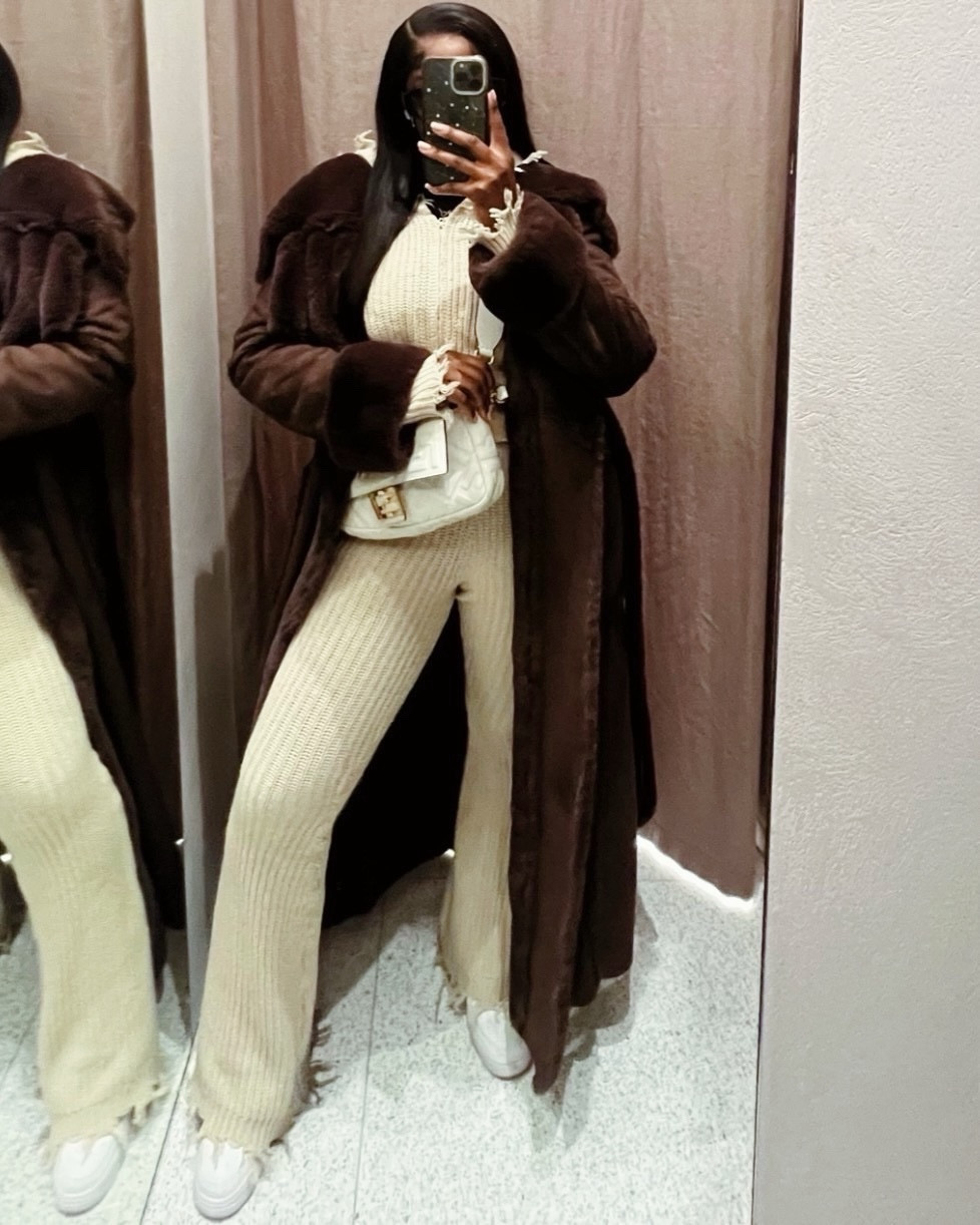 Set is from Maniere de Voir 🤍

Karen millen, Fendi Baguette, Nike Air Force 1, winter style, shopping outfit, Prada sunglasses 