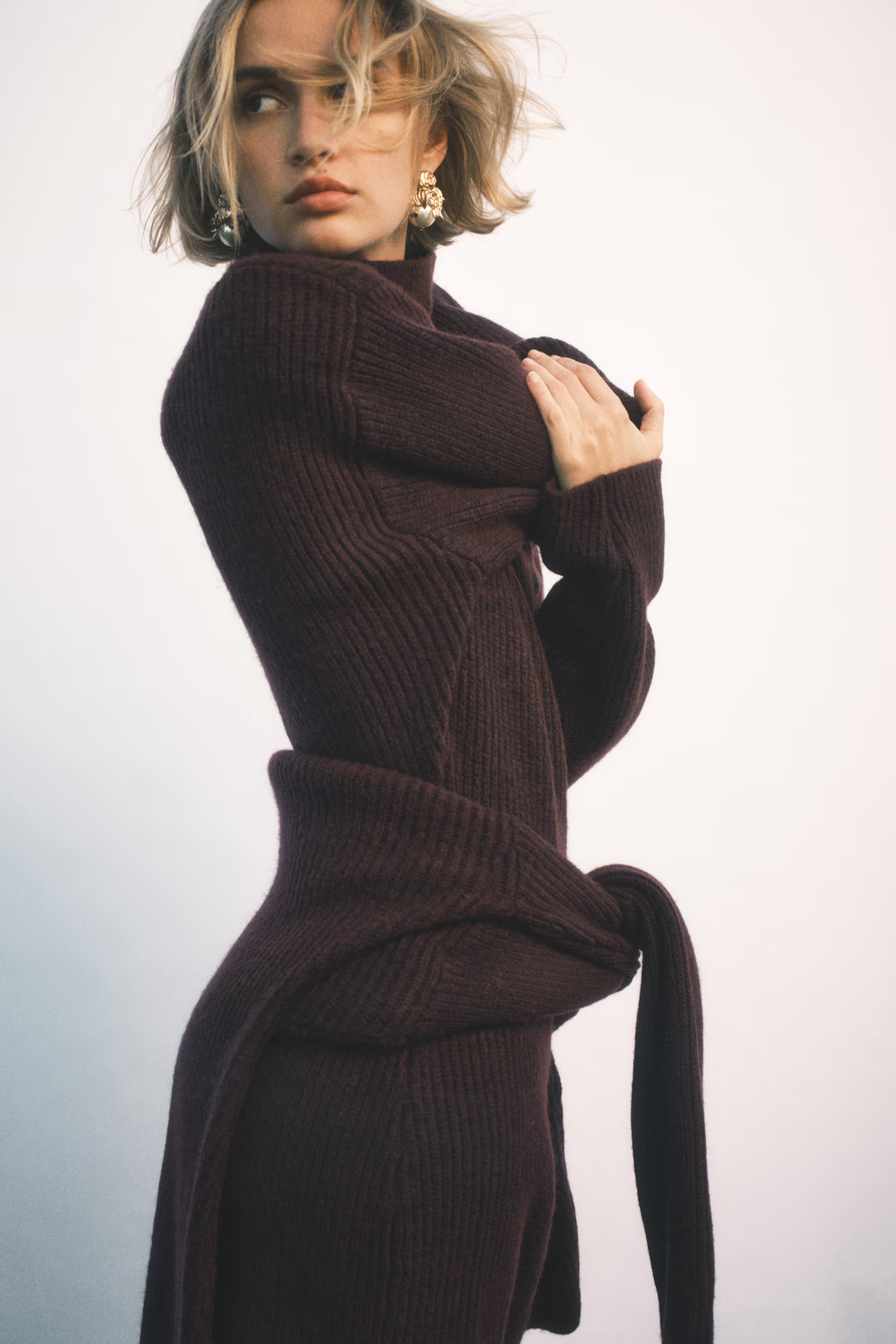 Rib-knit shoulder-pad dress | H&M (UK, MY, IN, SG, PH, TW, HK)