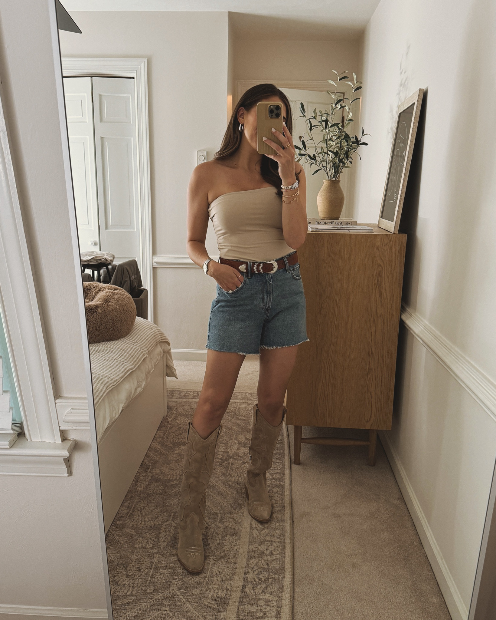 morgan wallen 🌾 country concert outfit 

love the length of these A&F dad shorts - they come in a lot of washes! 