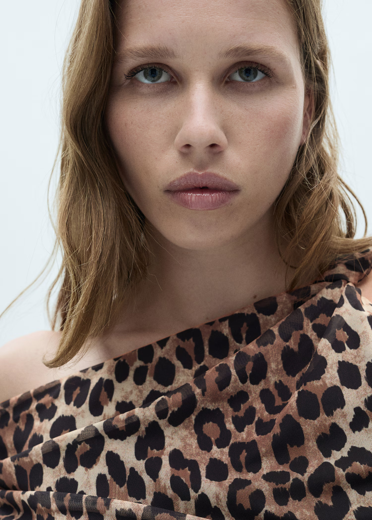 Asymmetric leopard print top | MANGO (UK)