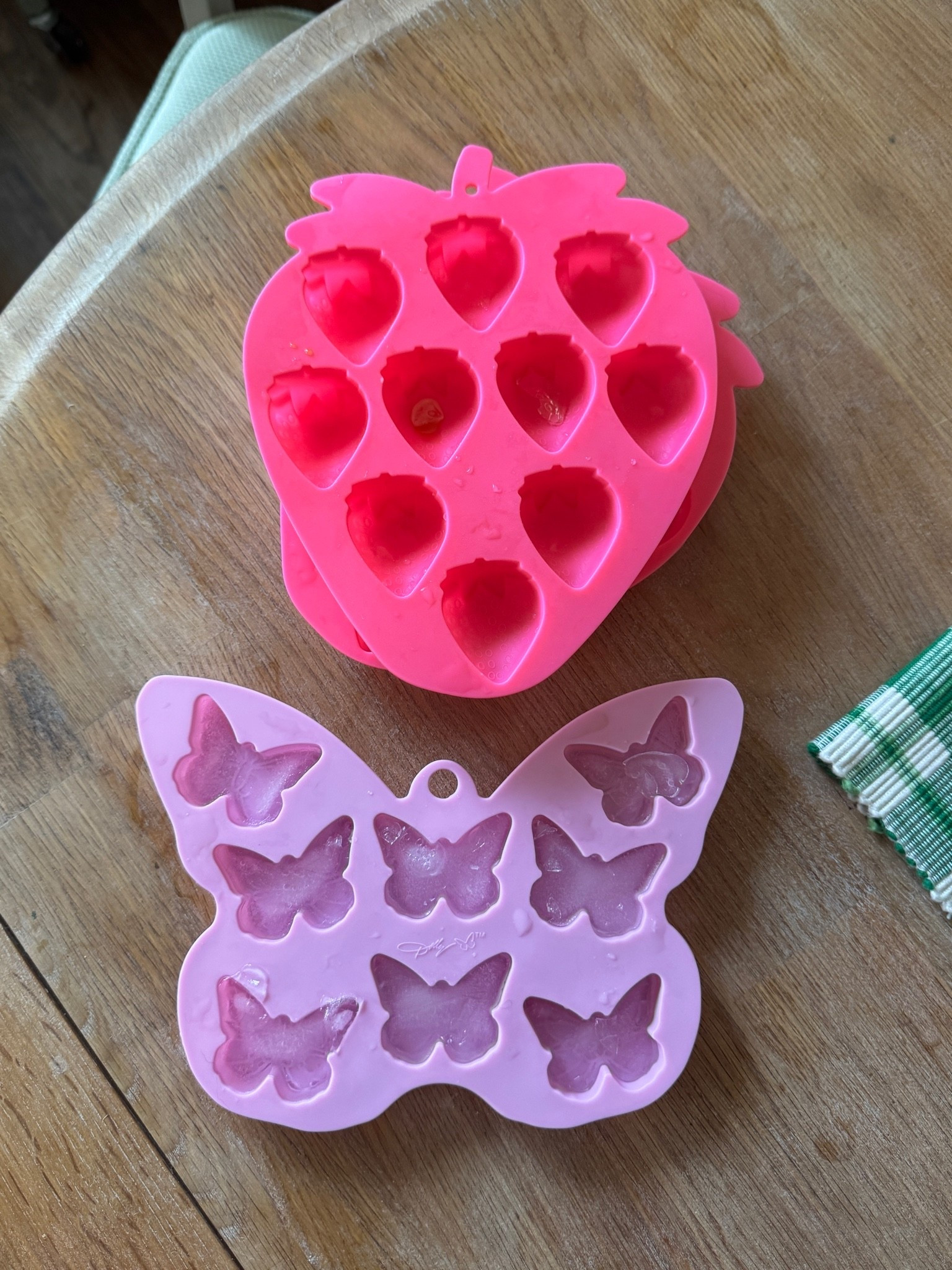 because at home drinks should be fun!!🍓🦋