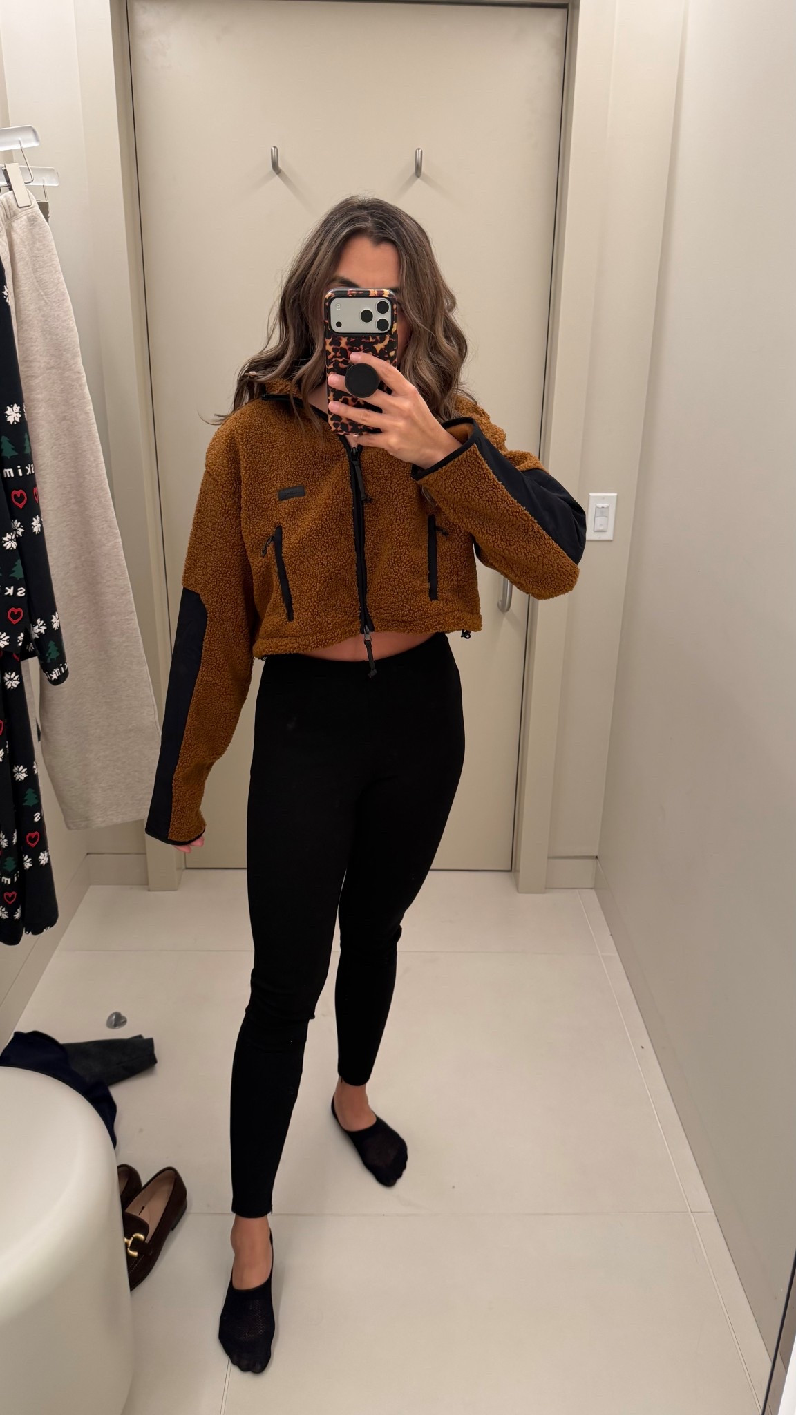 Skims Teddy Cropped Jacket and cropped fitted pants



#LTKSeasonal #LTKGiftGuide #LTKHoliday