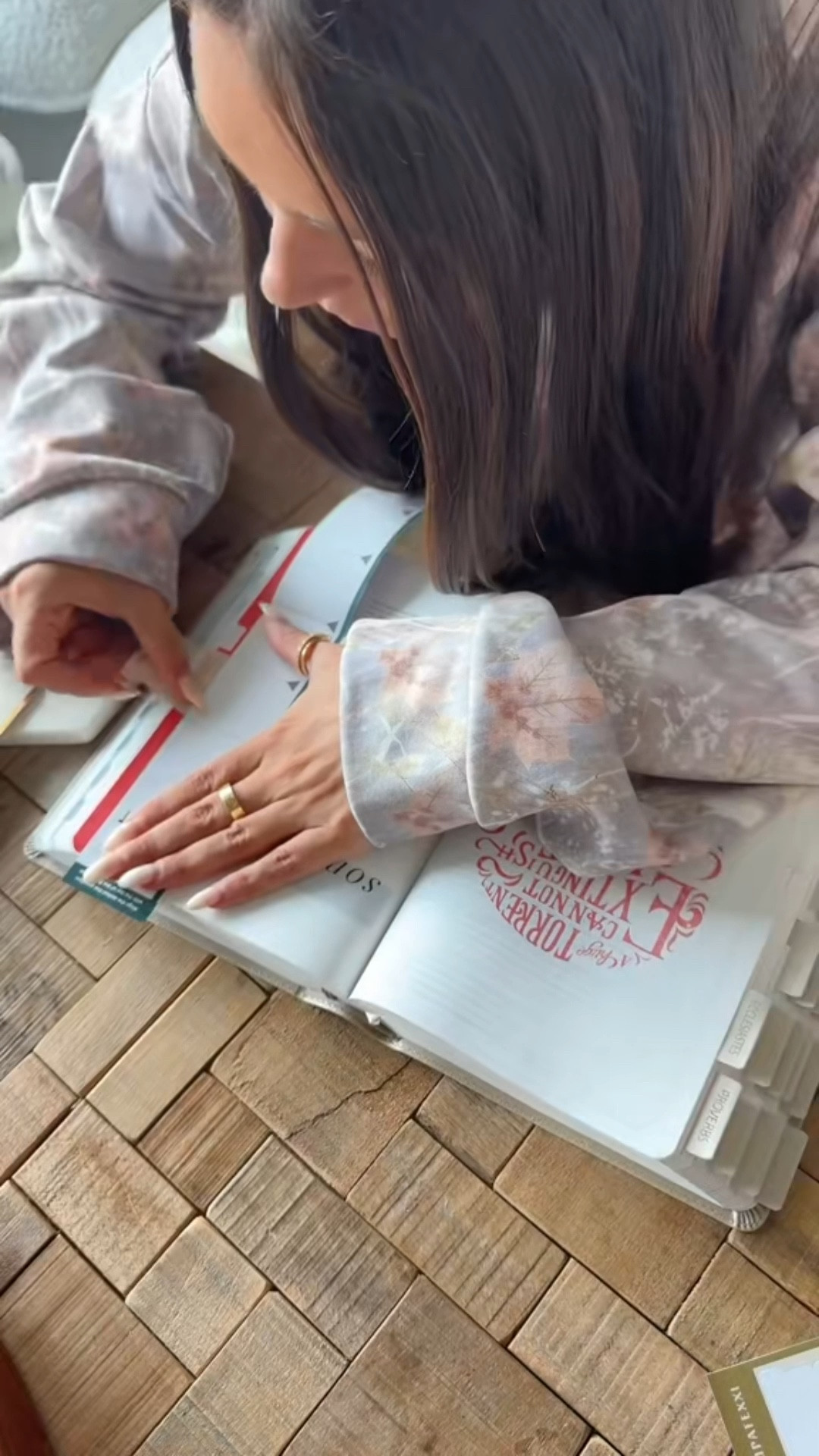 Setting up my new Bible, She Reads Truth with Bible tabs that are sleek with gold foil! I love the beige monochromatic look that pulled this all together  