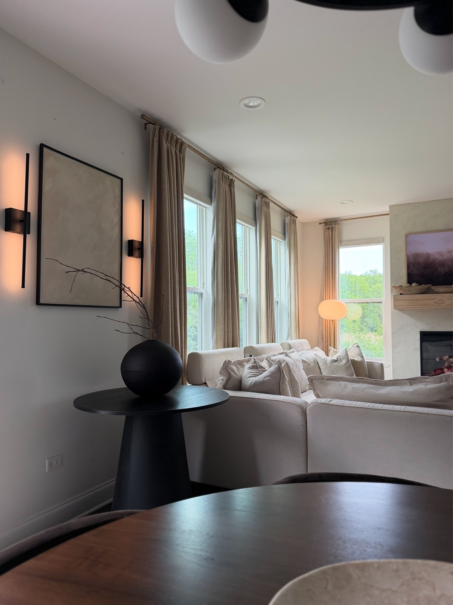 Organic modern is all about balance, soft textures, warm tones, and natural elements that make your space feel calm, elevated, and lived in

#LTKHome #LTKmomlife #LTKSeasonal