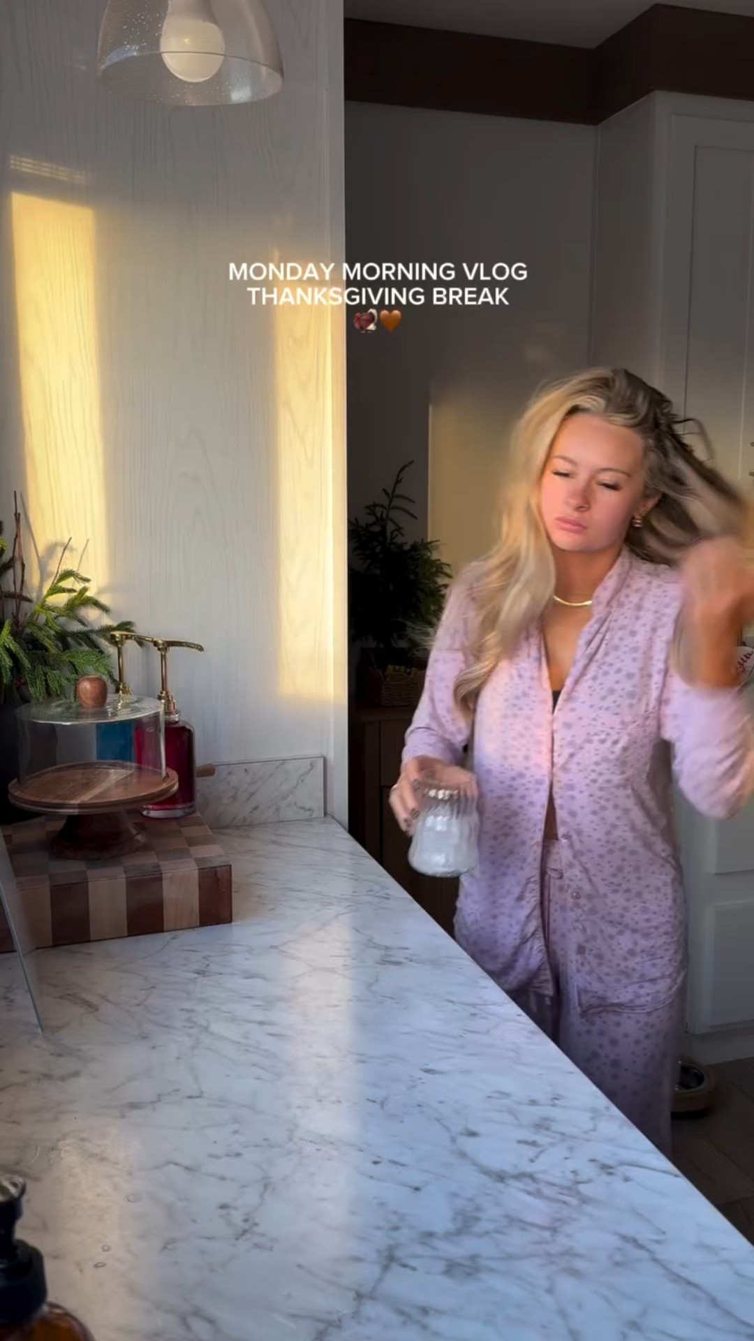 I have so much to do today I’m making so promises of clocking back in later. Love yallll #mondaymorning #morningroutine #nailday