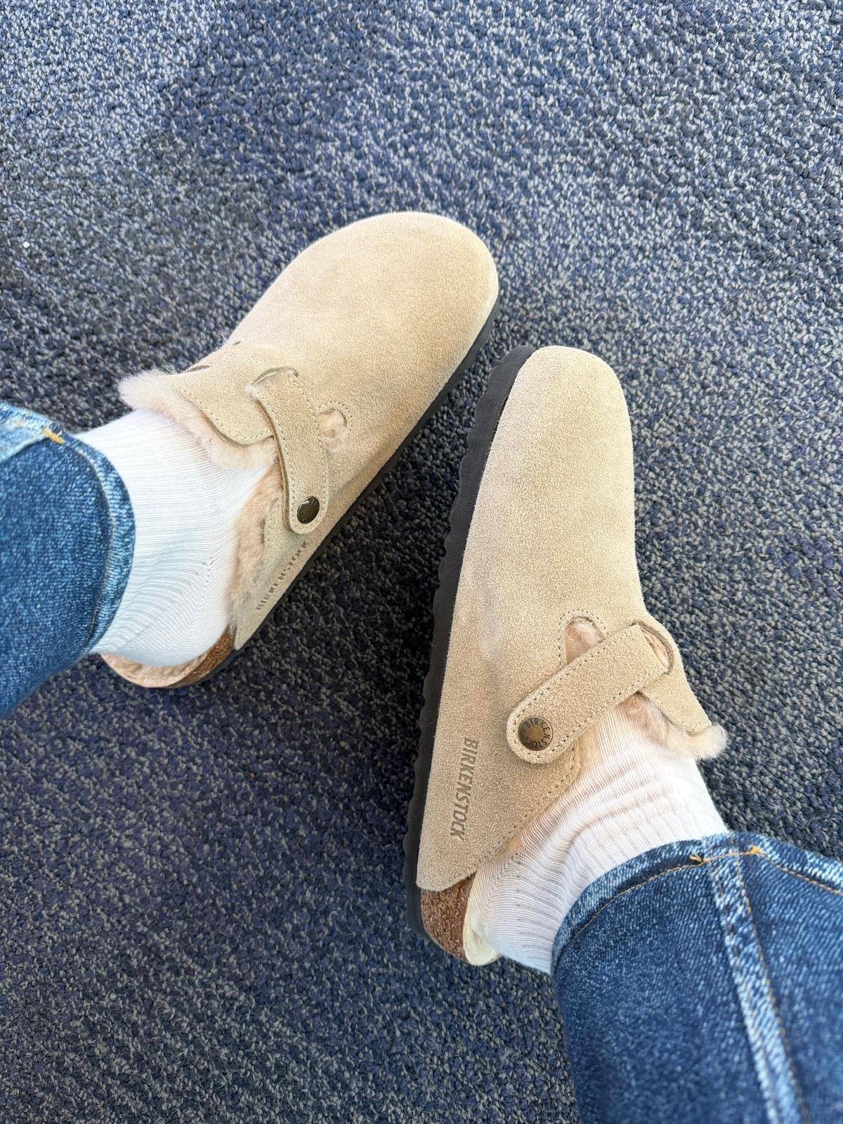 Cute and vozy Birkenstock clogs, shearling lined clogs, annabrstyle.

#LTKFindsUnder100 #LTKSaleAlert