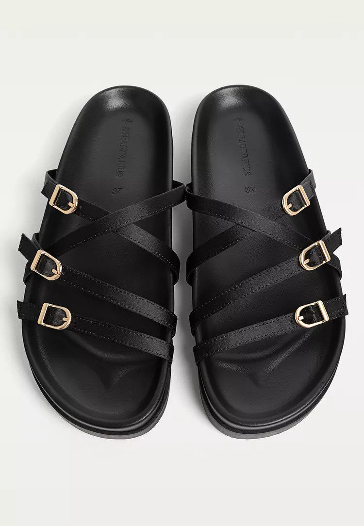Flat sandals with buckles | Stradivarius (UK)
