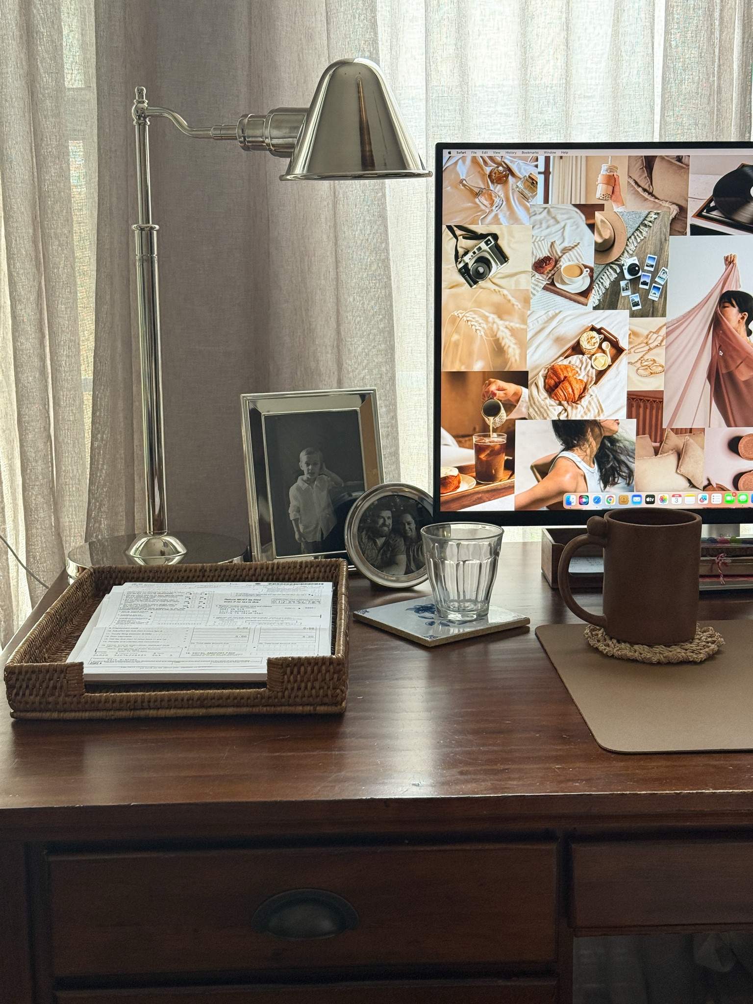 Office paper tray on desk 

#LTKHome #LTKdayinmylife #LTKWorkwear