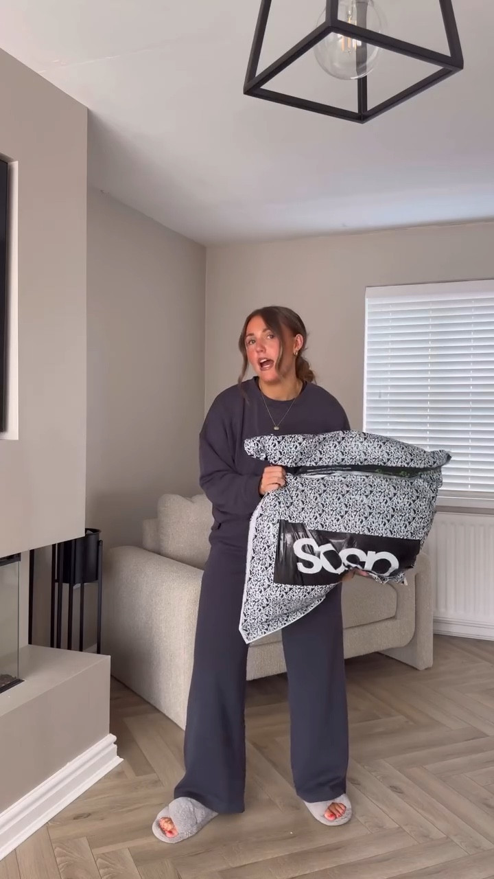 For reference I’m 5’4 & a size UK12 (ish) 

I’m wearing W30 & L32 in all!! ❤️

#LTKcurves #LTKmidsize #LTKstyletip