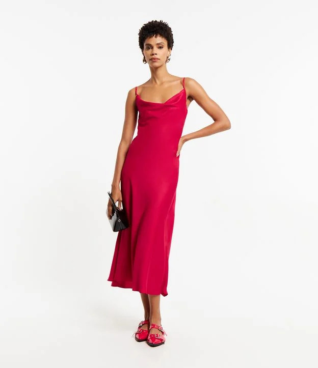 Vestido Slip Dress em Tecido Acetinado com Decote Degagê Vermelho Rosado | Renner (BR)