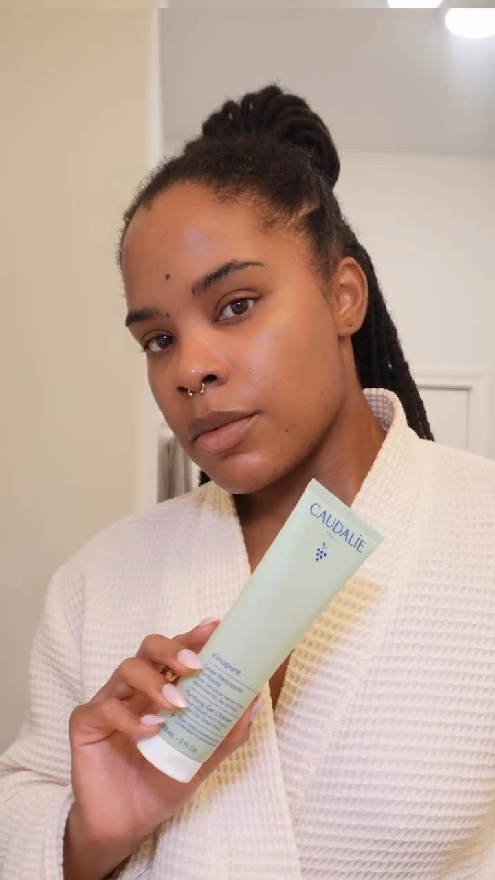 I’m on a mission to have the clearest skin I’ve had since puberty. I chose this @caudalie cleanser to help target my acne and it’s already working!

Want in on the action? It’s linked on ShopMy and LTK.

#acneproneskin #skincareroutine #caudalie #cleanser