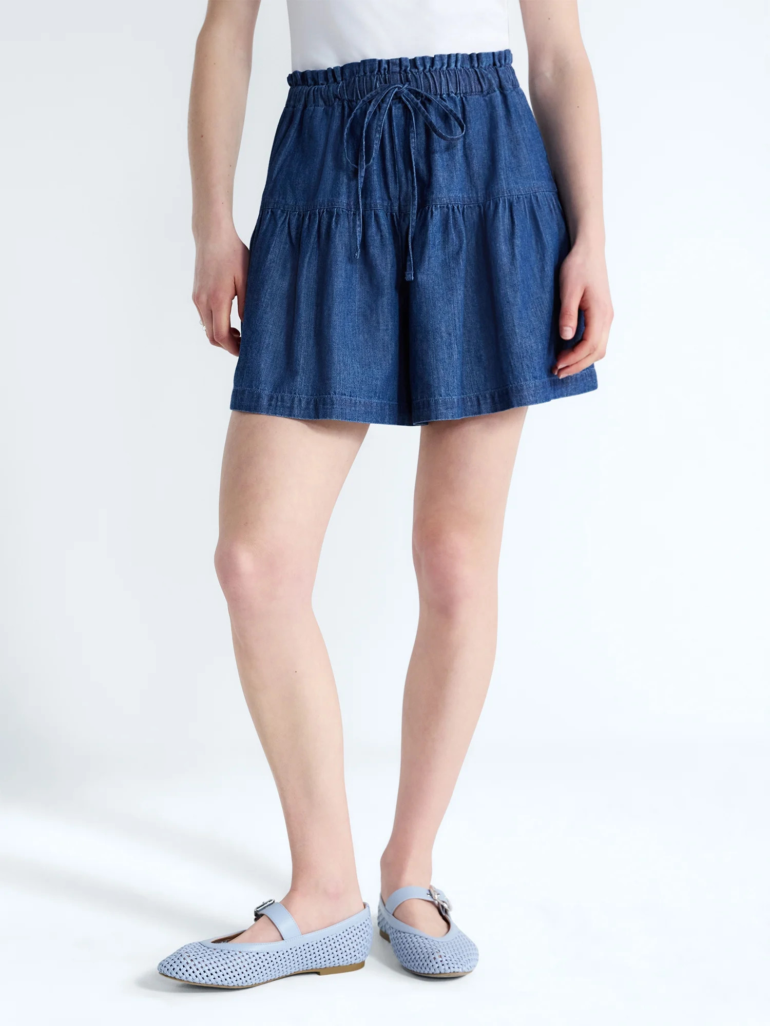 Free Assembly Women's Pull On Seamed Denim Shorts, 4" Inseam, Sizes XS-XXL | Walmart (US)