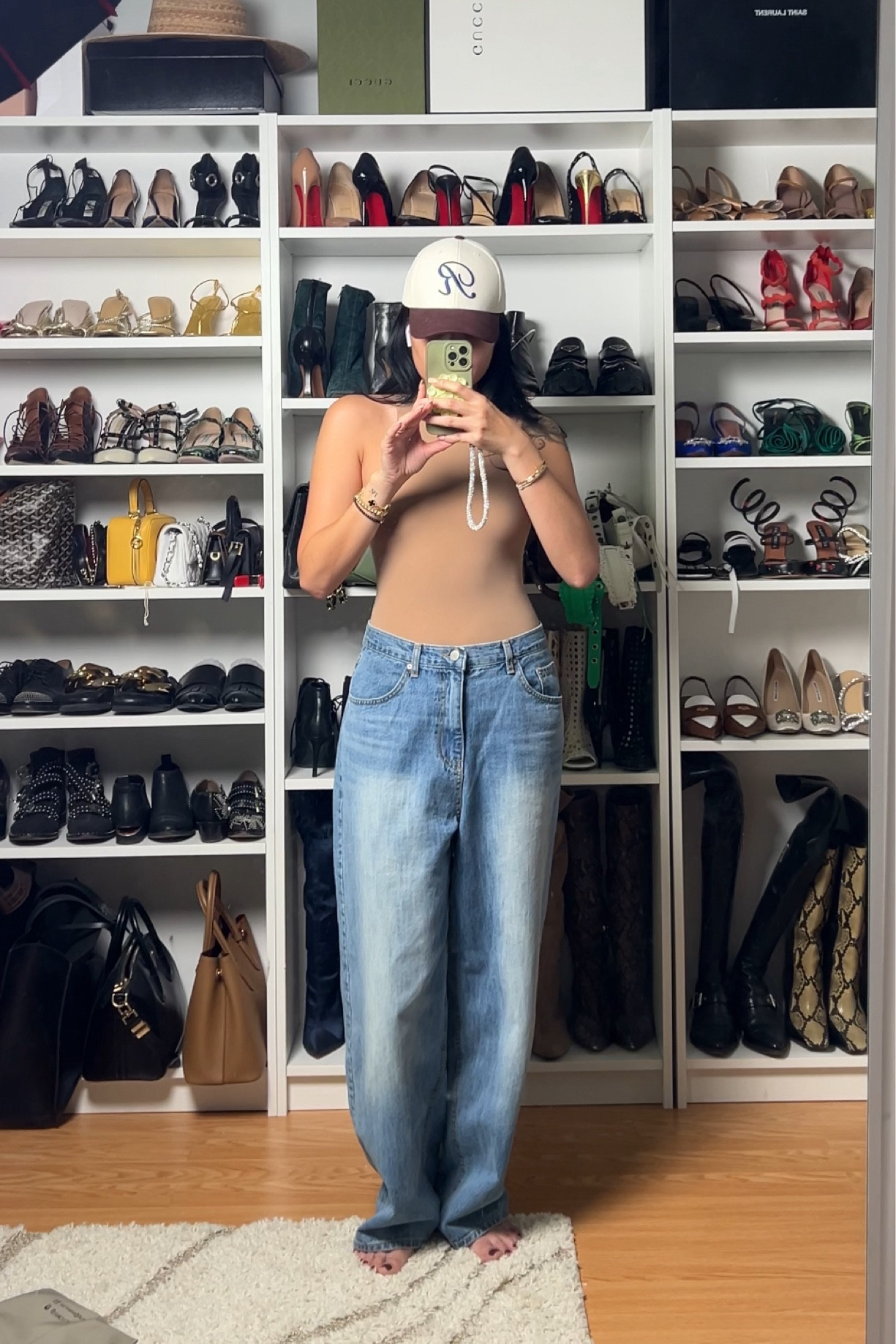 I love this effortless everyday look and the jeans are my current fav

Wearing medium 