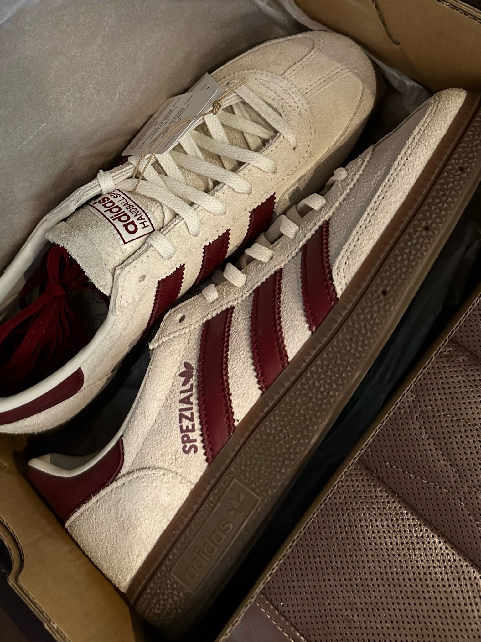Obsessedddd is an understatement 🍂🤎 burgundy suede sneakers Adidas spezial, perfect addition to my samba, spazial, gazelle collection ♥️

#LTKActive #LTKWorkwear #LTKStyleTip