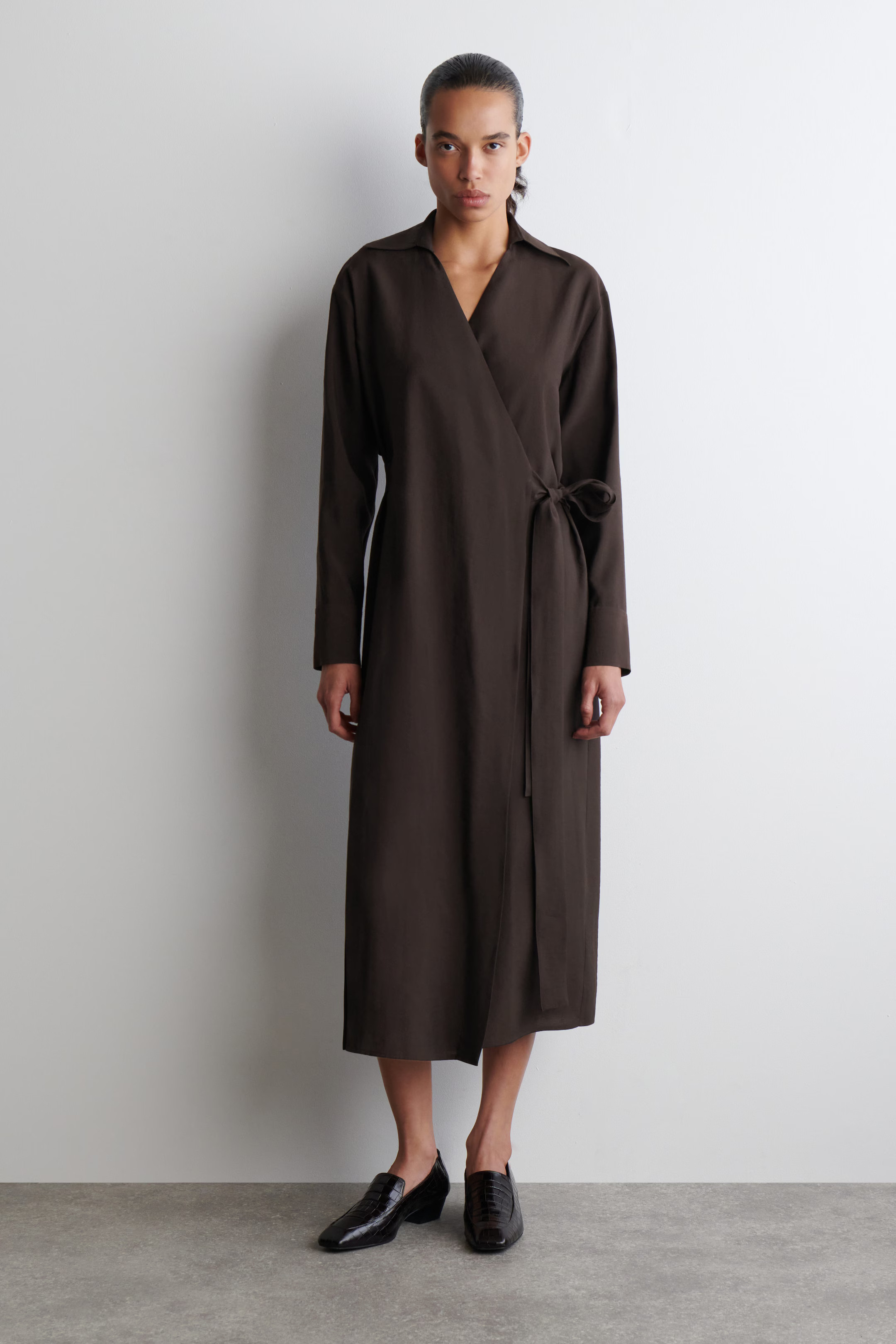 MODAL MIDI WRAP DRESS - BROWN | COS | COS (EU)