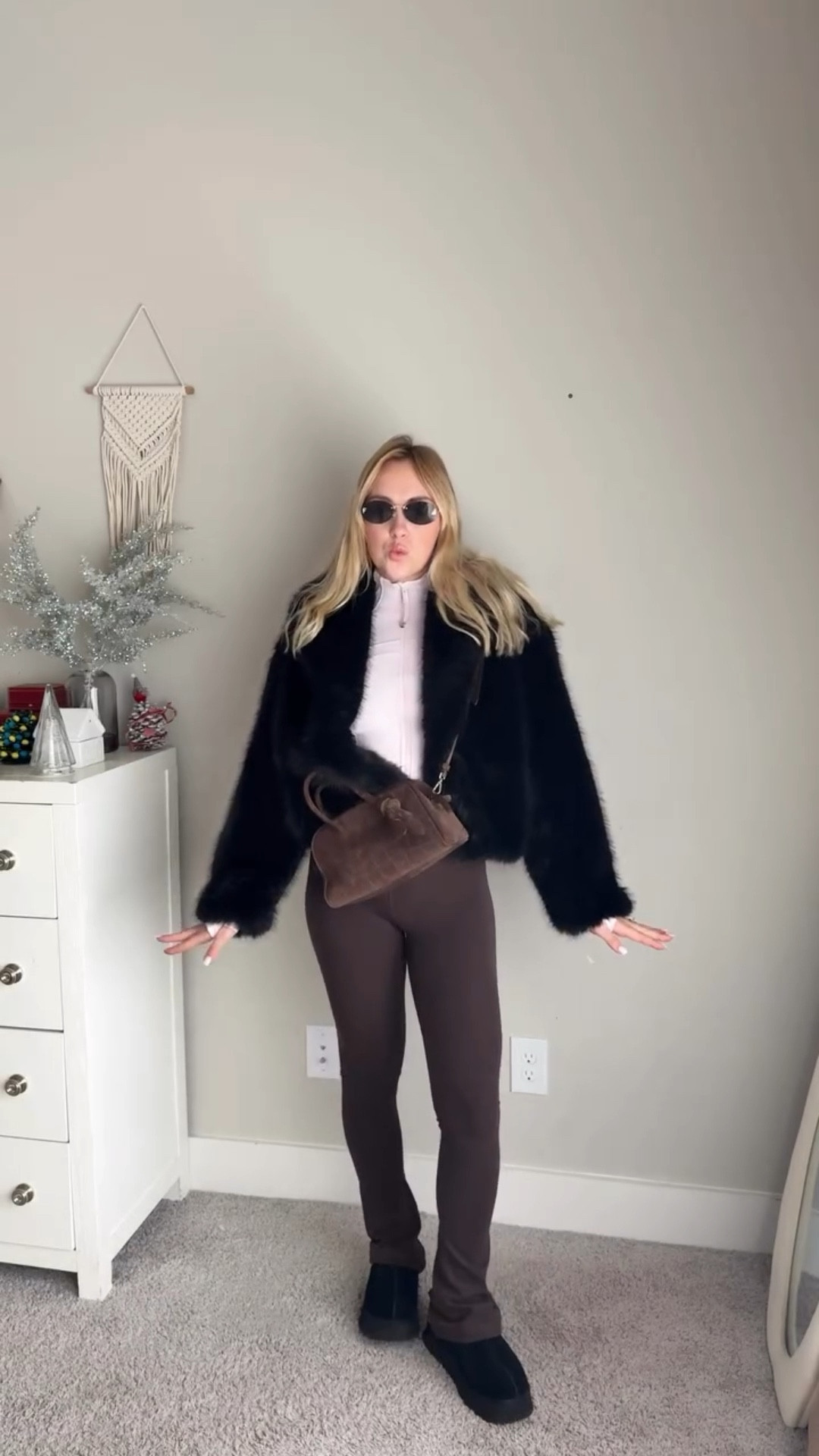 Pink and brown = one love 🐻🌸🎀

#lululemonoutfit #gymoutfit #momoutfit #houstoninfluencer #momof3 

Lululemon gym outfit, winter gym outfit