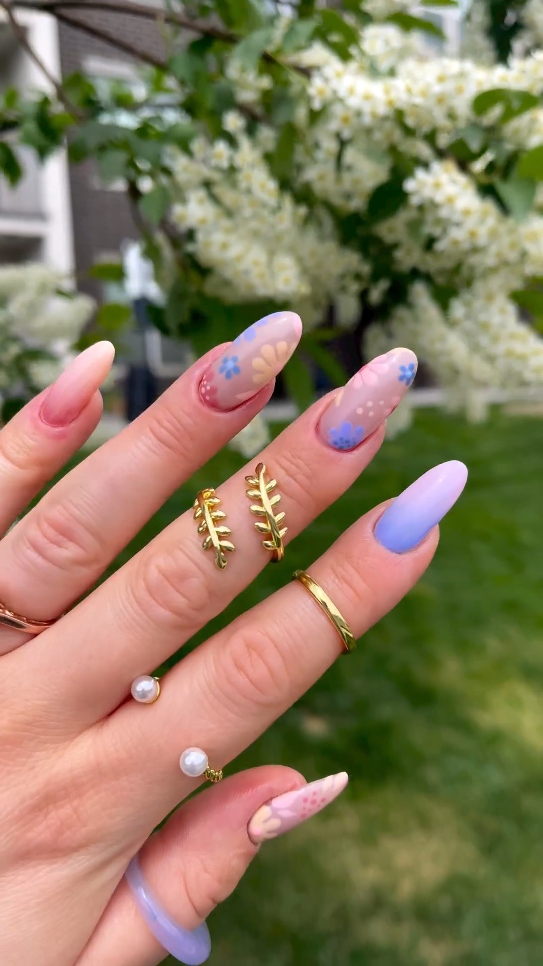 🌸🍃🌷☁️🫧

Modelones Spring Colors

1792
1562
1563
1636
0738
1798

*pr gifted 

Links in my bio 🫶🏼

Congratulations! @Modelones has now officially announced the Hollywood celebrity manicurist Tom Bachik as their Brand Ambassador. He is professional and creative. He has worked with many famous celebrities like Selena Gomez and Jennifer Lopez. Modelones has launched a new collection for 2023 S/S recently, the pastel colors are so refreshing and trendy for Spring and Summer.

#floralnails #nailinspo #nailartist #nailart #nailsofinstagram #trendynails #modelones #ambassador #tombachik #modelones2023 #floralnails #ombrenails #nailtutorial

#LTKSeasonal #LTKfit #LTKbeauty