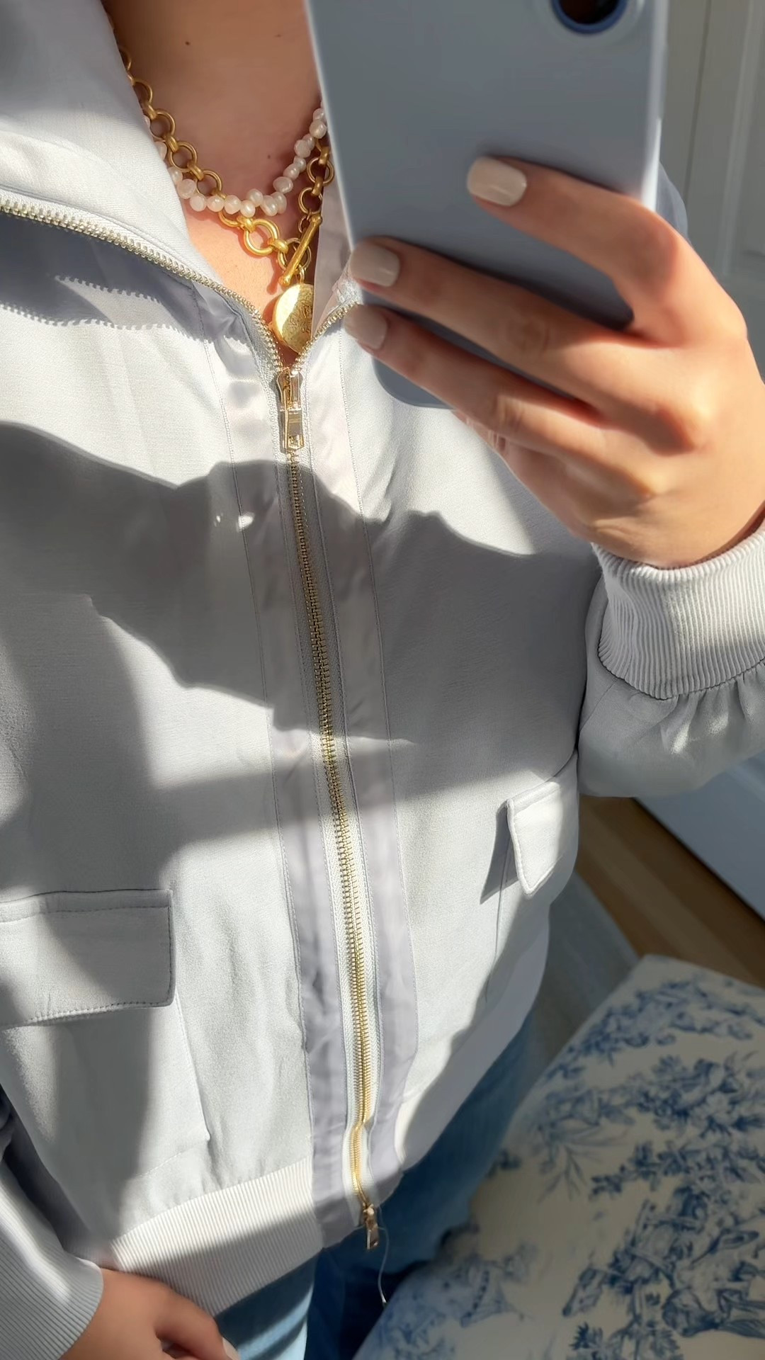 Zip up from Amazon that’s SO perfect for spring! 

#LTKFindsUnder100 #LTKFindsUnder50 #LTKSaleAlert