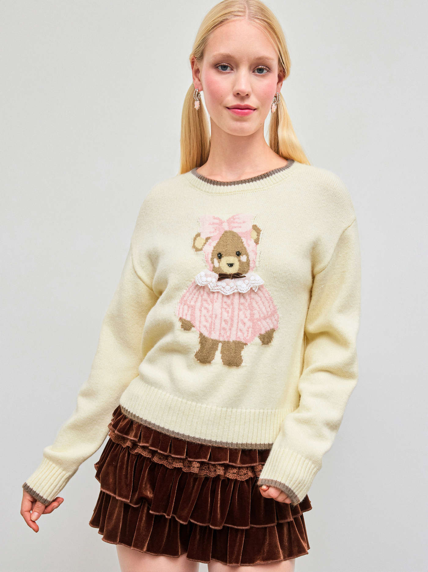 Knit Round Neckline Bear Contrasting Binding Sweater | Cider