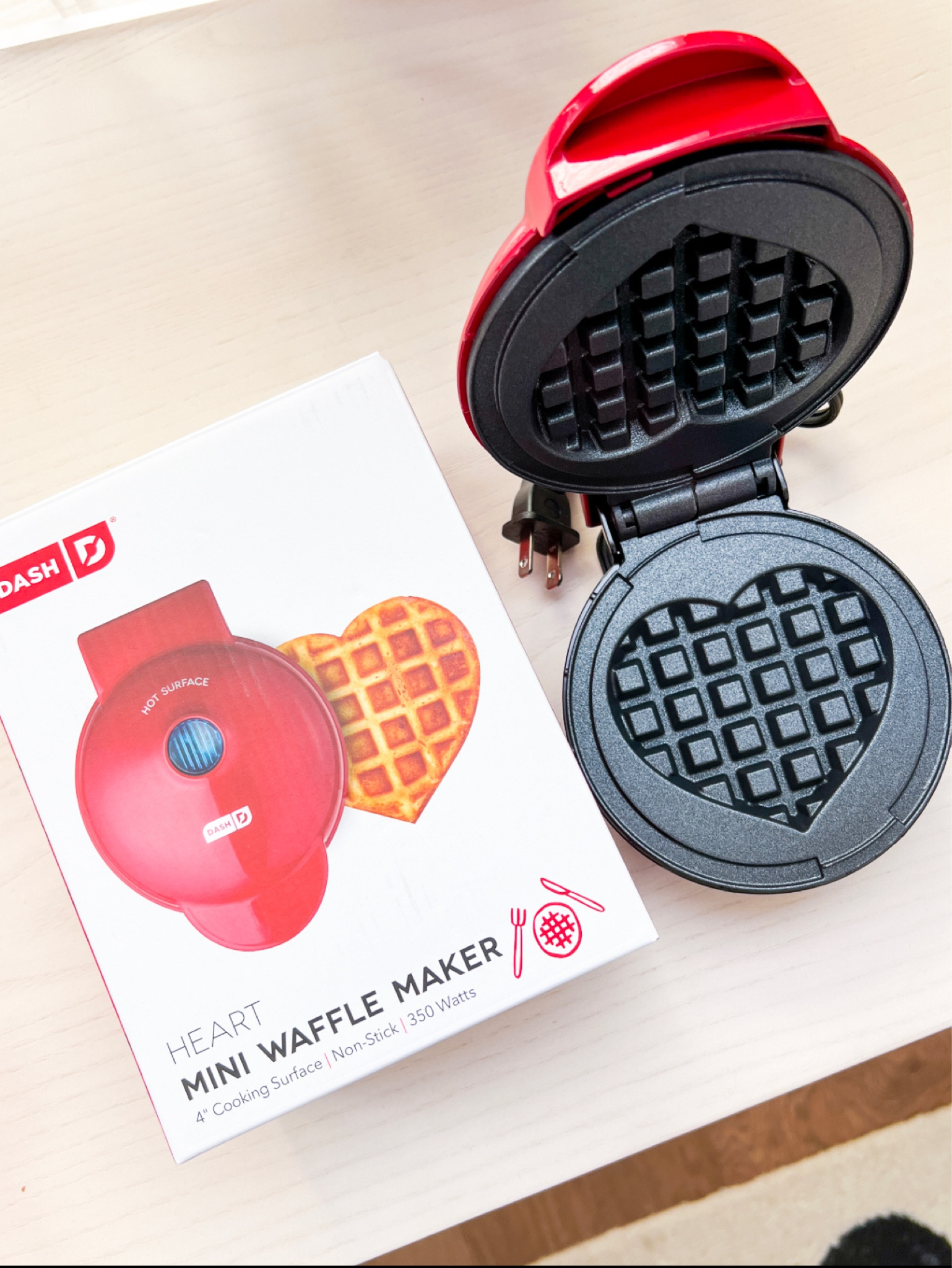  Dash Mini Pizzelle Maker: Home & Kitchen