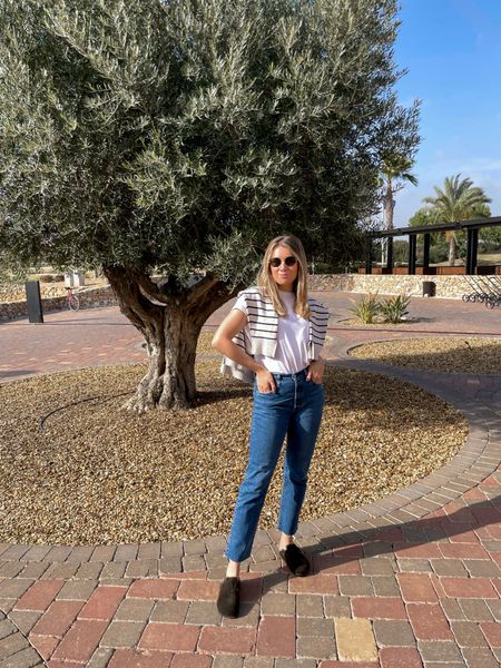 you know it’s a good day when your sweater can come off 🌤️

Striped Half Zip Sweater - Zara (old)
White T-Shirt - & Other Stories
Levi’s 501 Jeans
Birkenstock Boston Mocha Shearling
Rayban Octagonal Sunglasses

#LTKunder50 #LTKSeasonal #LTKeurope