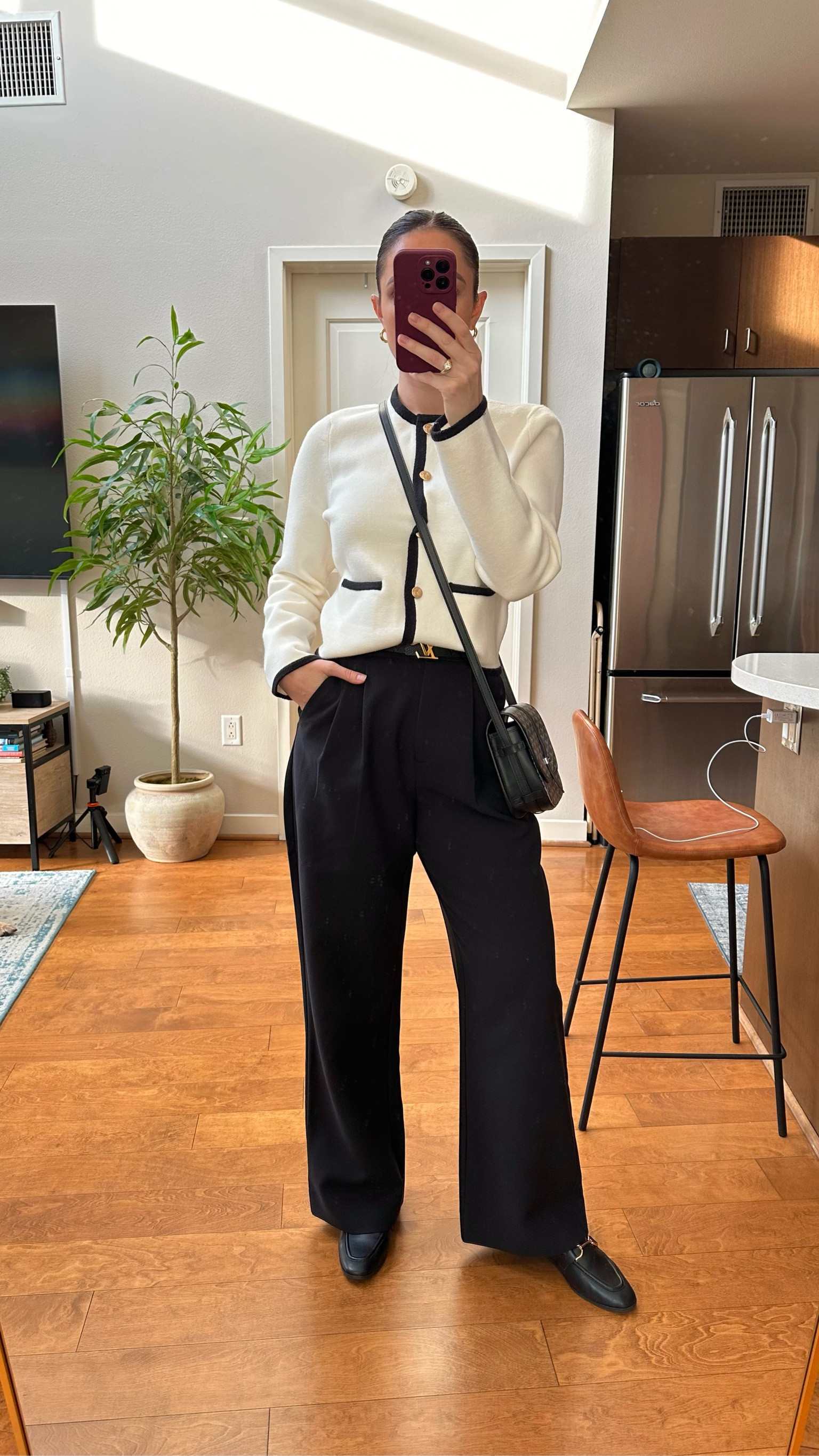 Women’s cardigan blazer S
Black pleated dress pants 26R
Black loafers 7.5
Goyard crossbody 
Designer belt 

#LTKFindsUnder100 #LTKWorkwear #LTKItBag